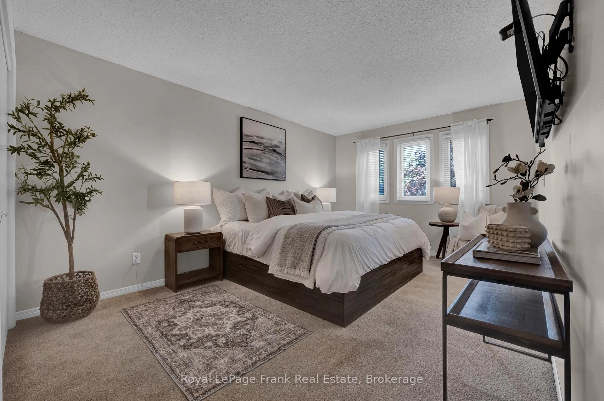 Photo 29 of 53 Pinedale Crescent, Clarington, Courtice — HOMEH