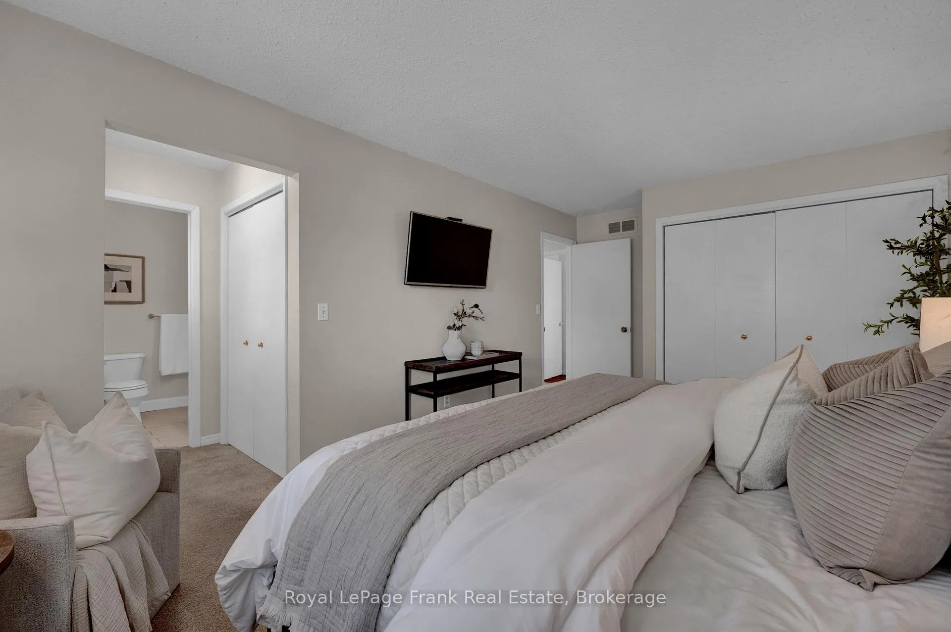Photo 30 of 53 Pinedale Crescent, Clarington, Courtice — HOMEH