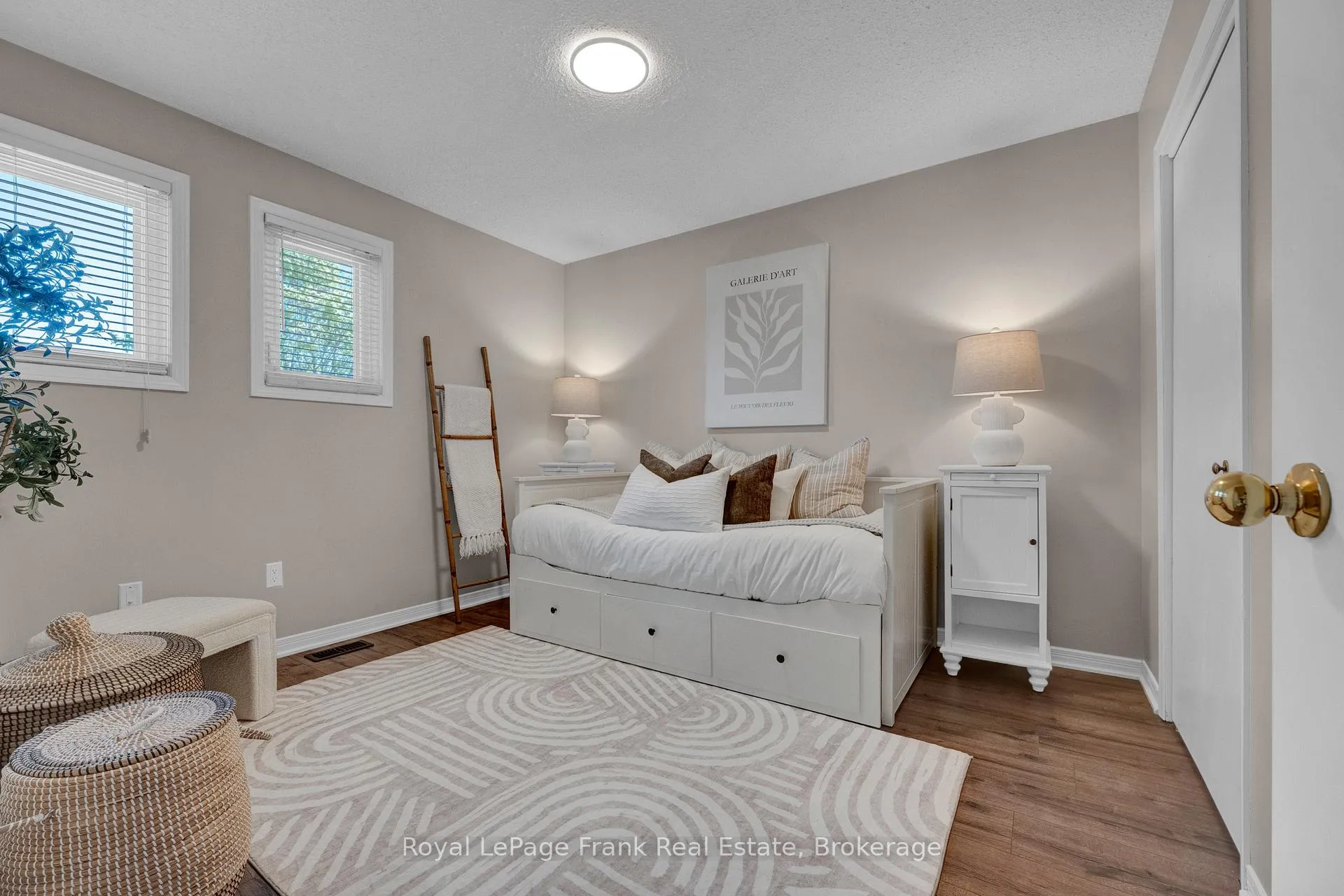 Photo 32 of 53 Pinedale Crescent, Clarington, Courtice — HOMEH