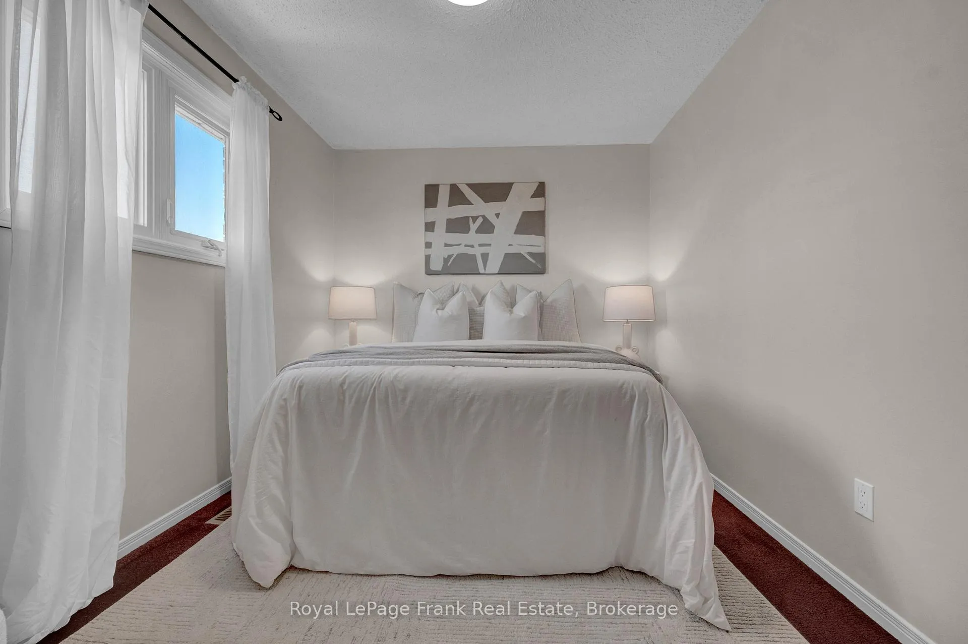 Photo 34 of 53 Pinedale Crescent, Clarington, Courtice — HOMEH
