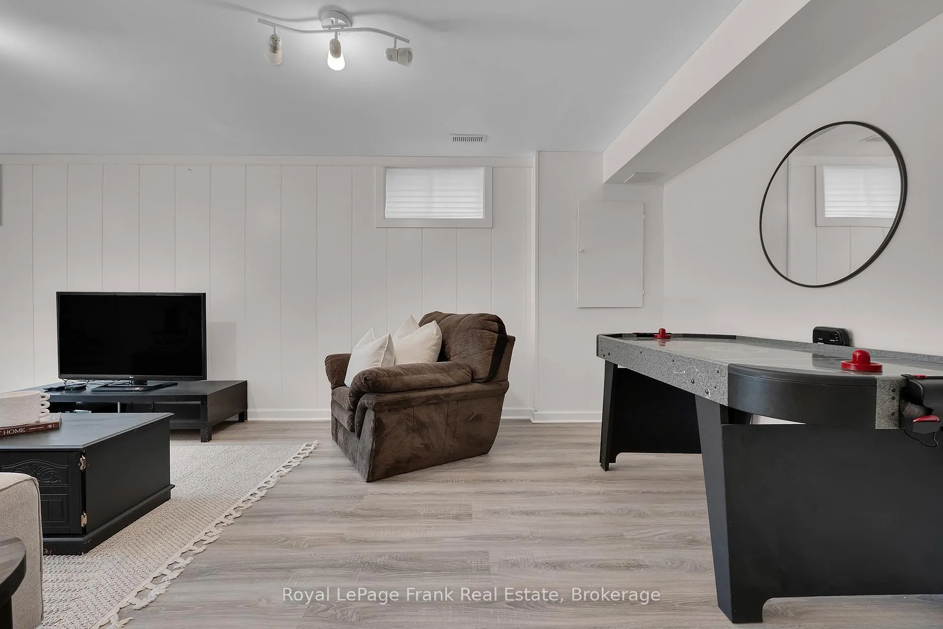 Photo 37 of 53 Pinedale Crescent, Clarington, Courtice — HOMEH
