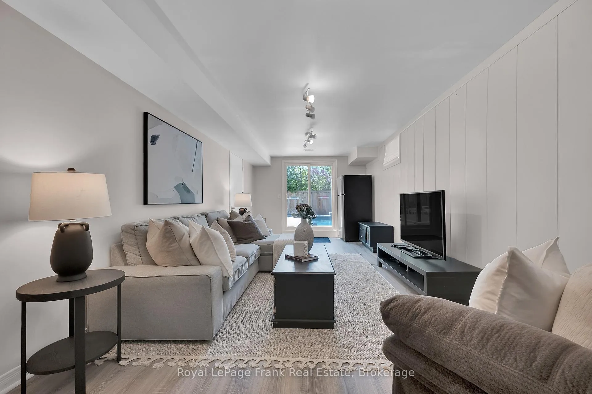 Photo 38 of 53 Pinedale Crescent, Clarington, Courtice — HOMEH