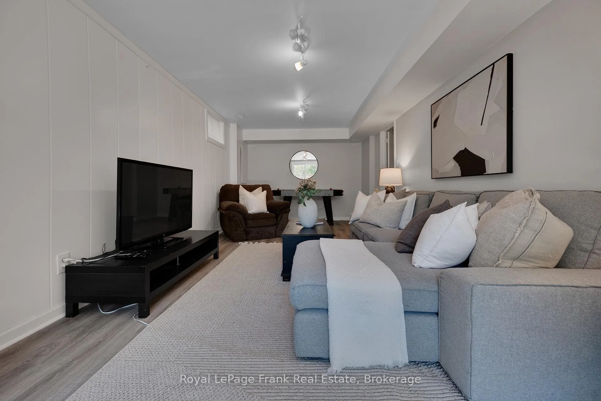 Photo 39 of 53 Pinedale Crescent, Clarington, Courtice — HOMEH