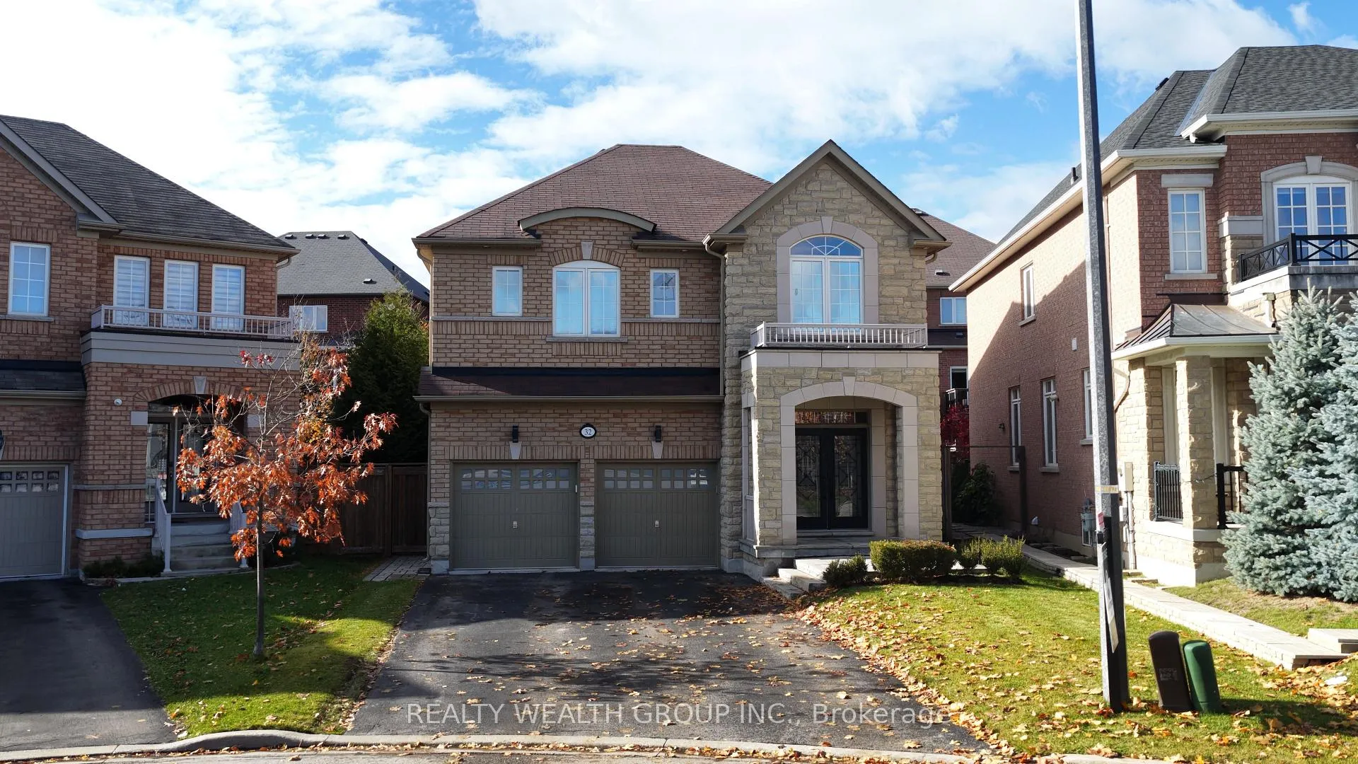Front of 32 Rock Elm Court