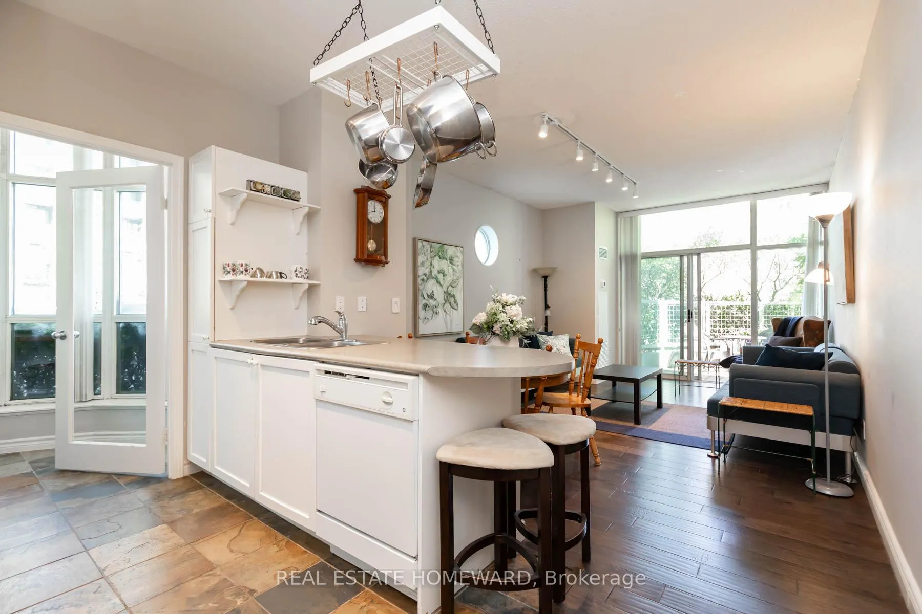 Photo 2 of Unit 101, 600 Queens Quay W, Toronto, Waterfront Communities — HOMEH