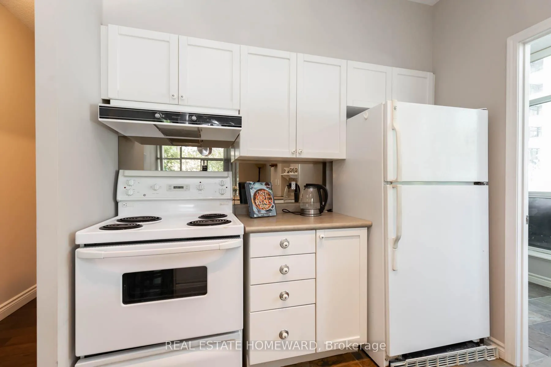 Photo 8 of Unit 101, 600 Queens Quay W, Toronto, Waterfront Communities — HOMEH