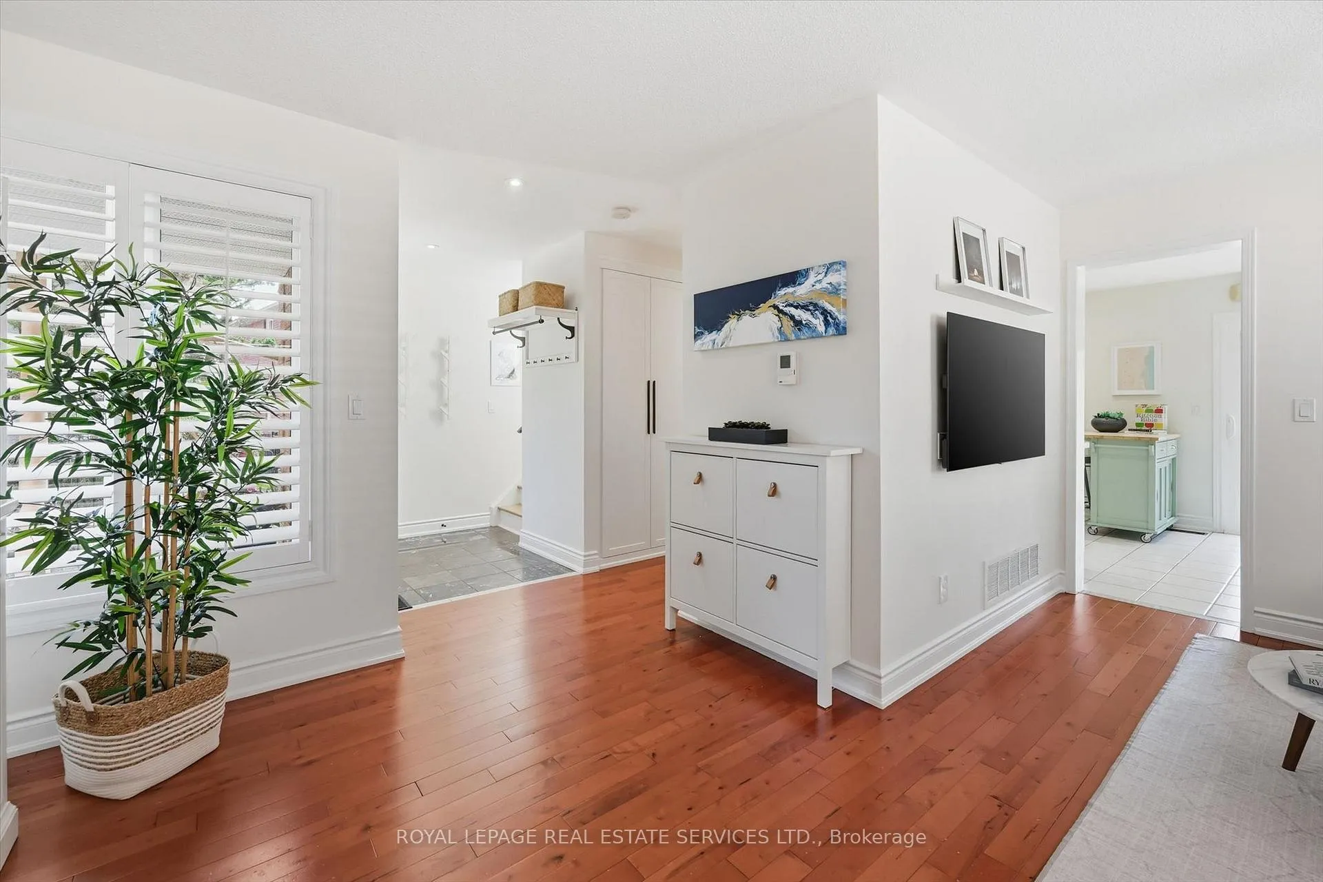 Photo 6 of 2123 Grand Ravine Drive, Oakville, River Oaks — HOMEH