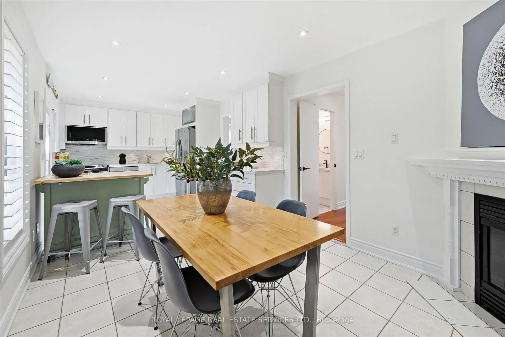 Photo 17 of 2123 Grand Ravine Drive, Oakville, River Oaks — HOMEH