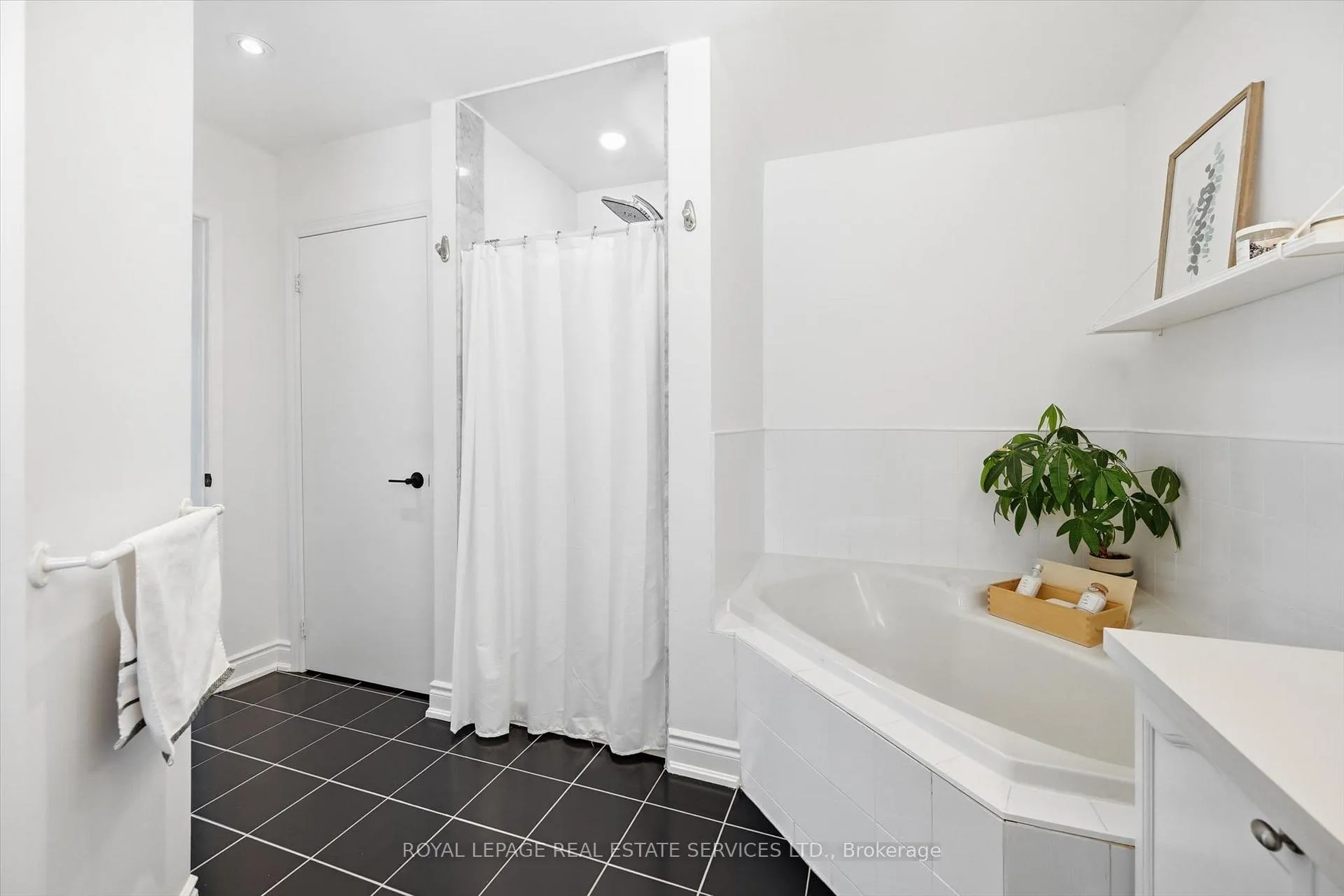 Photo 33 of 2123 Grand Ravine Drive, Oakville, River Oaks — HOMEH