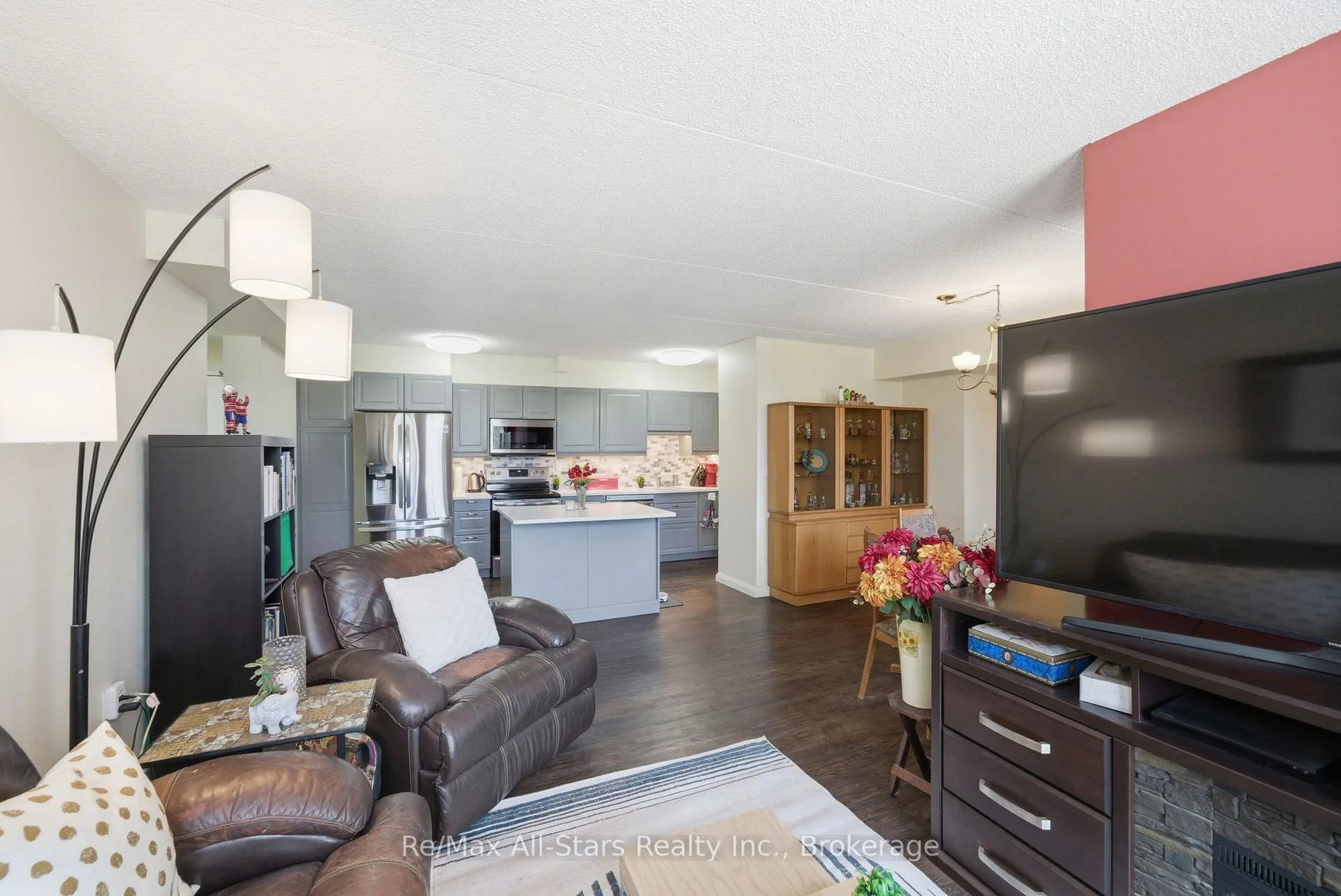 Photo 6 of Unit 301, 1540 Pickering Parkway, Pickering, Town Centre — HOMEH