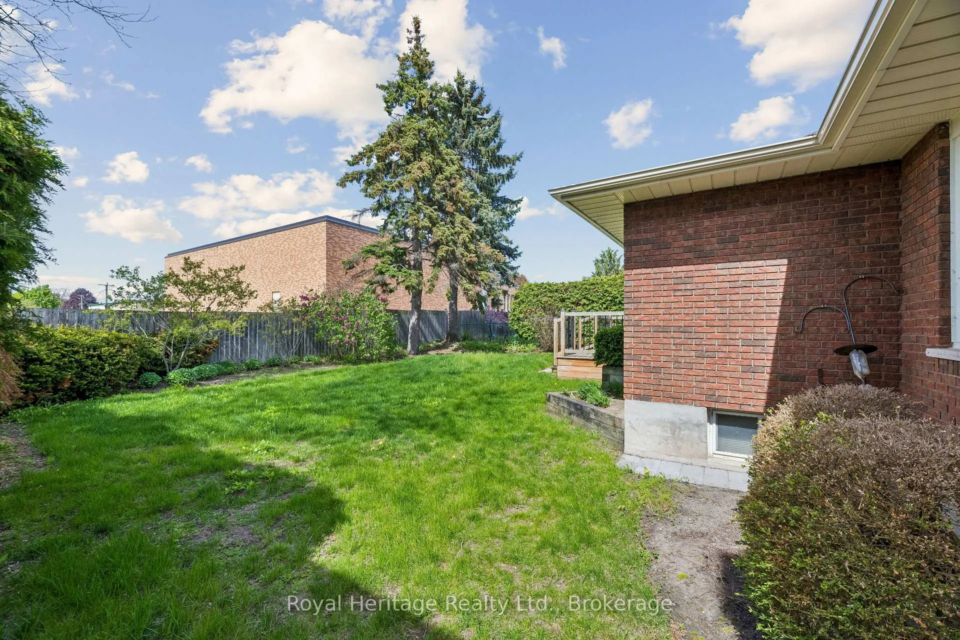 Photo 39 of 232 Beatrice Street W, Oshawa, Centennial — HOMEH