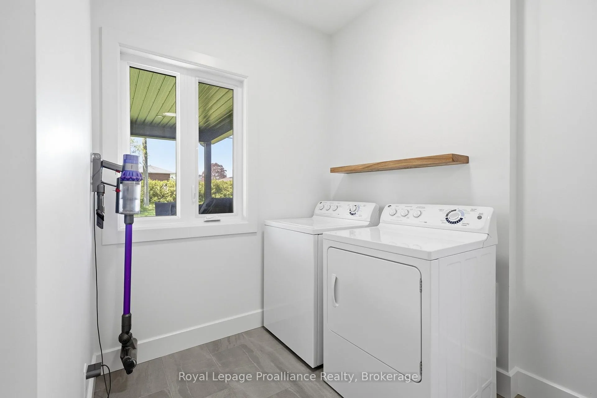 Photo 25 of 52 Fraser Drive, Quinte West, Sidney Ward — HOMEH
