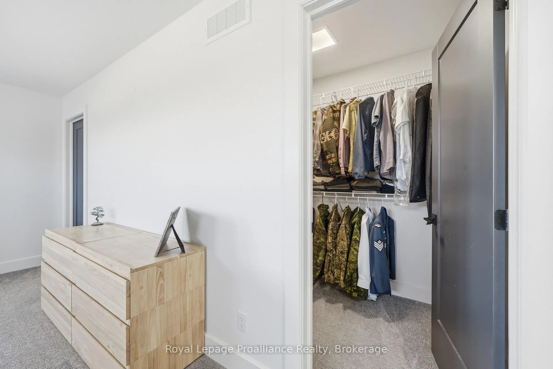 Photo 40 of 52 Fraser Drive, Quinte West, Sidney Ward — HOMEH