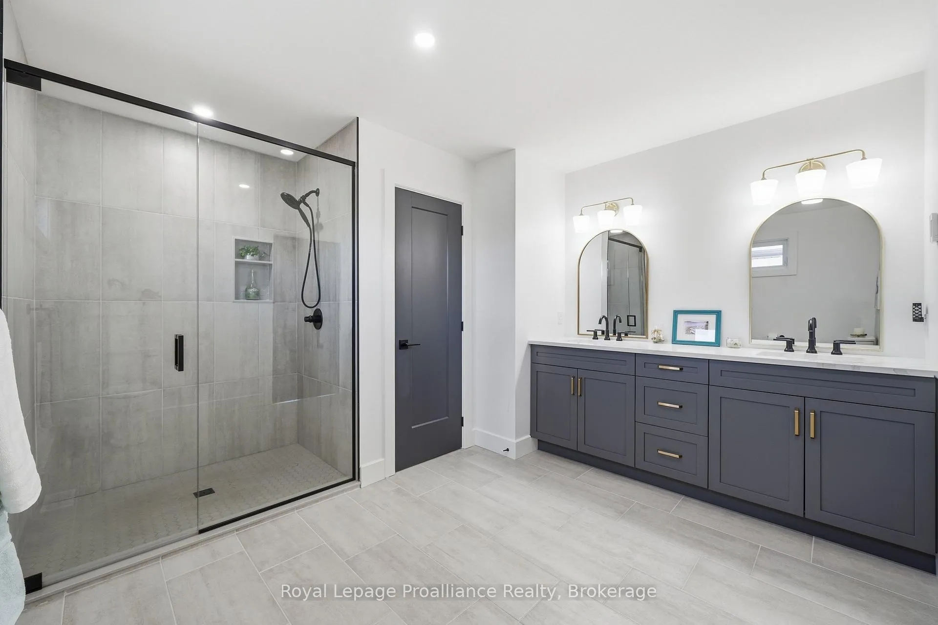 Photo 41 of 52 Fraser Drive, Quinte West, Sidney Ward — HOMEH