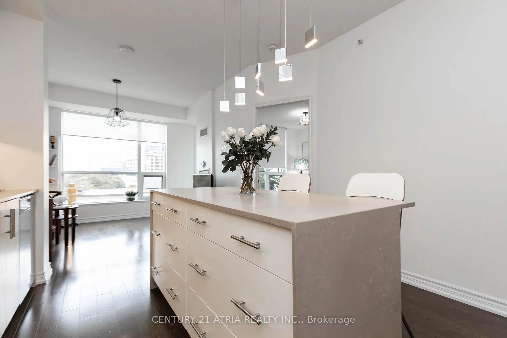 Front of Unit 519, 23 Glebe Road W