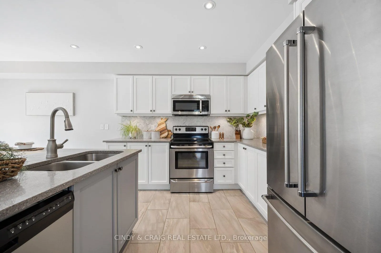 Photo 7 of 54 Arthur Trewin Street, Clarington, Courtice — HOMEH