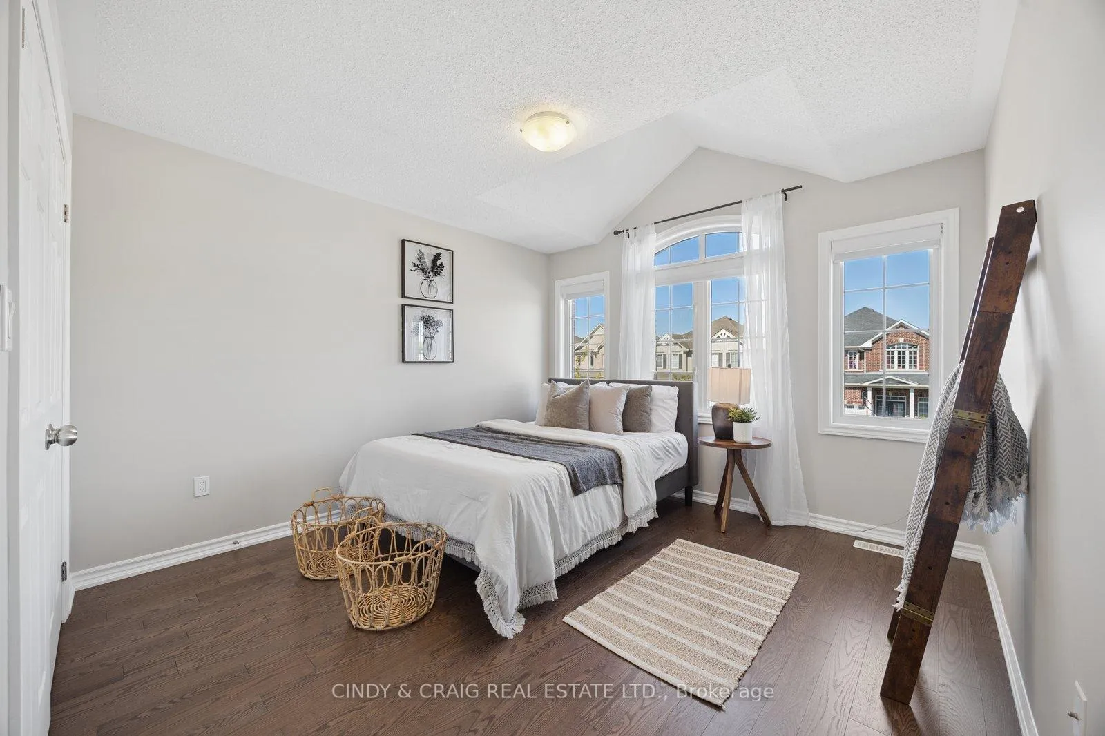 Photo 17 of 54 Arthur Trewin Street, Clarington, Courtice — HOMEH