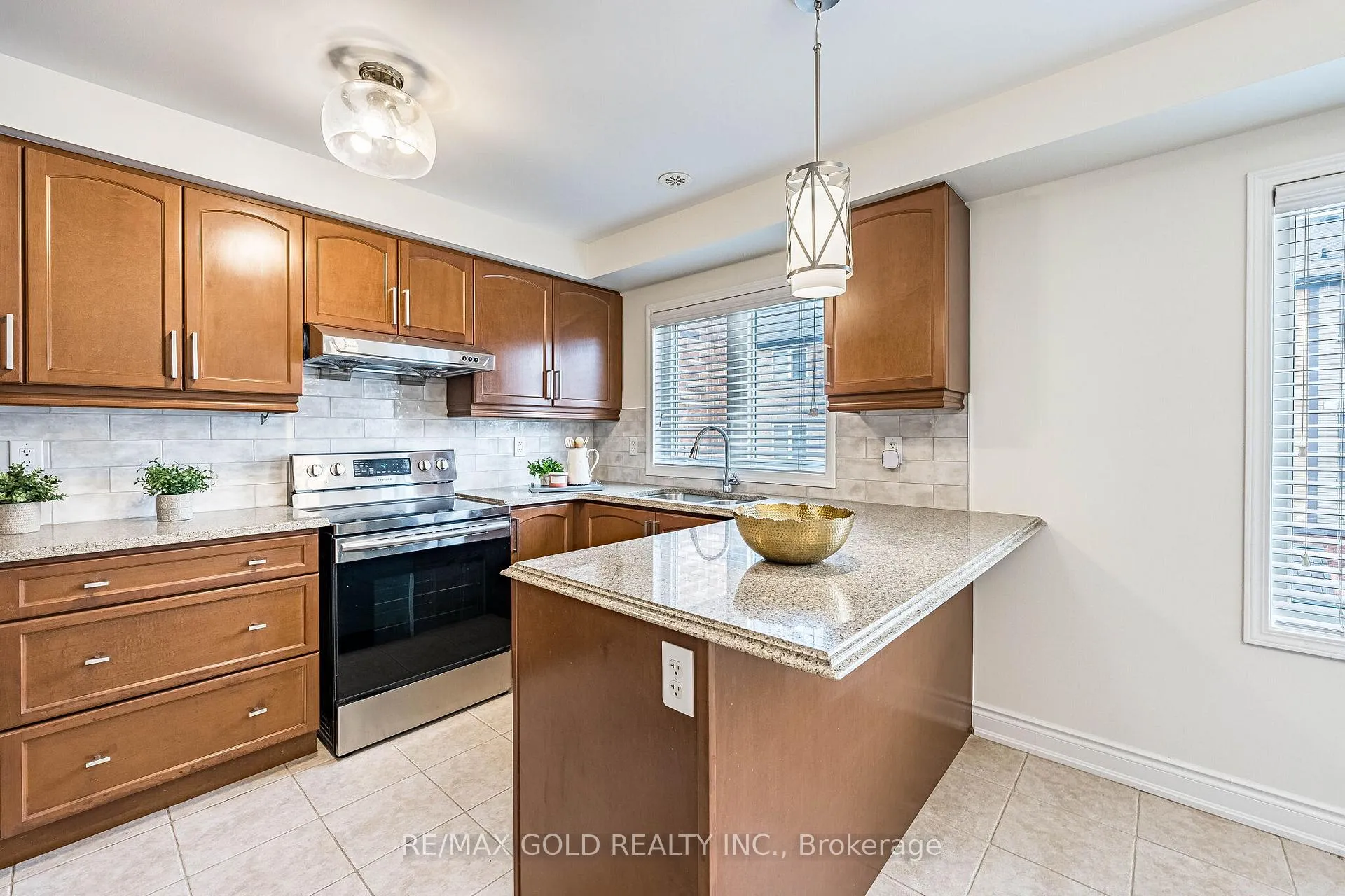 Photo 13 of 7 Viewforth Road, Brampton, Northwest Brampton — HOMEH