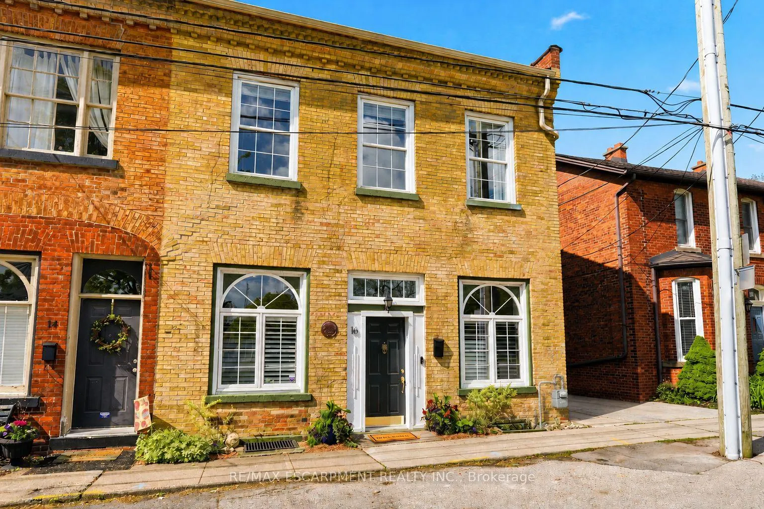 Front of 16 Hatt Street