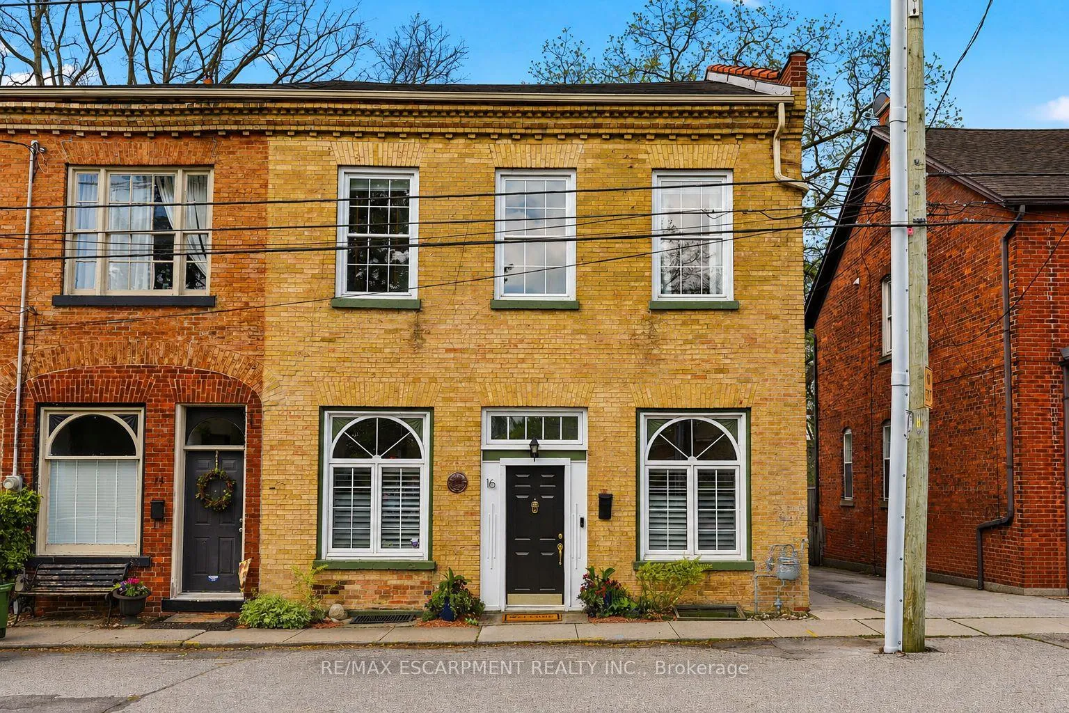 Photo 3 of 16 Hatt Street, Hamilton, Dundas — HOMEH