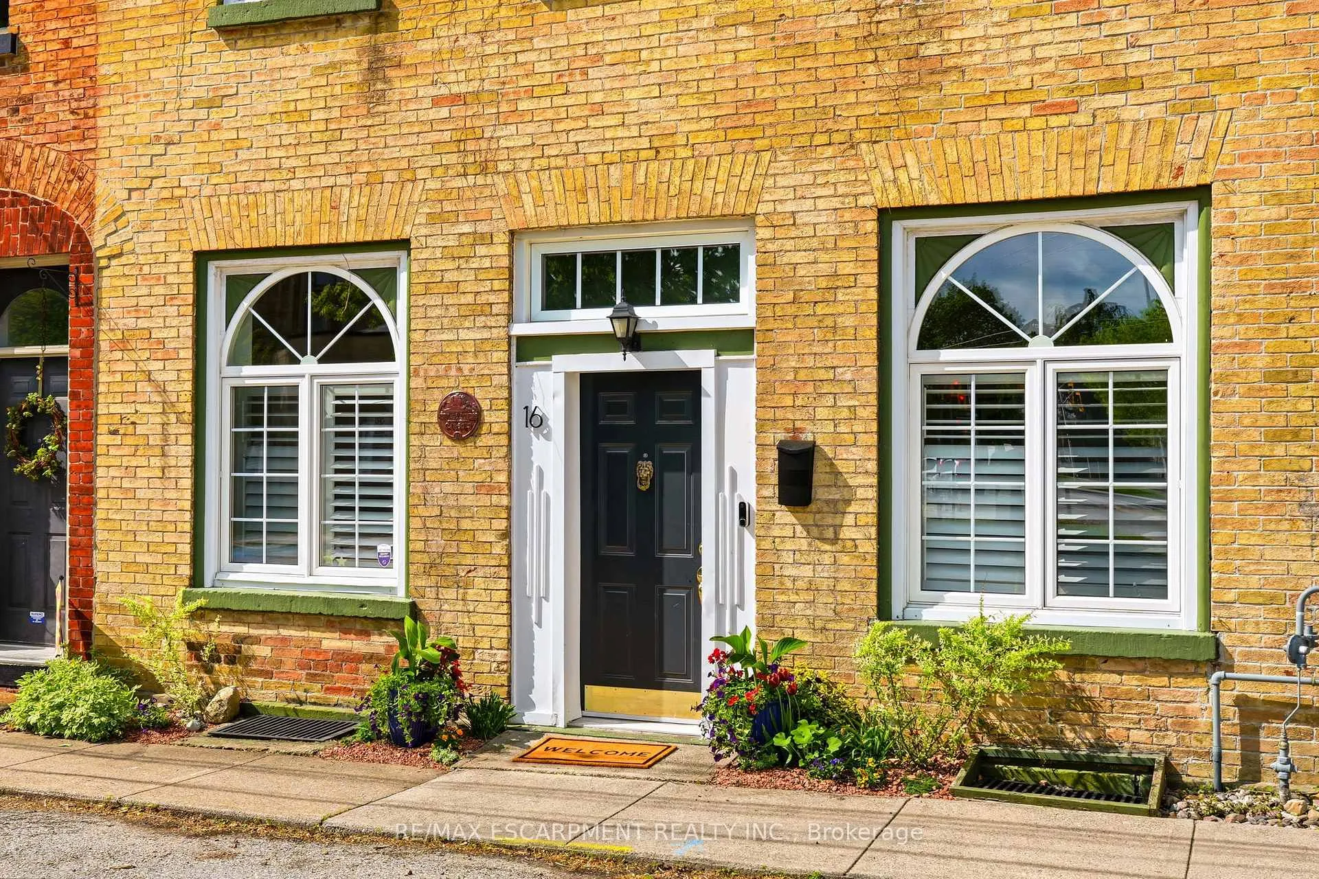 Photo 5 of 16 Hatt Street, Hamilton, Dundas — HOMEH