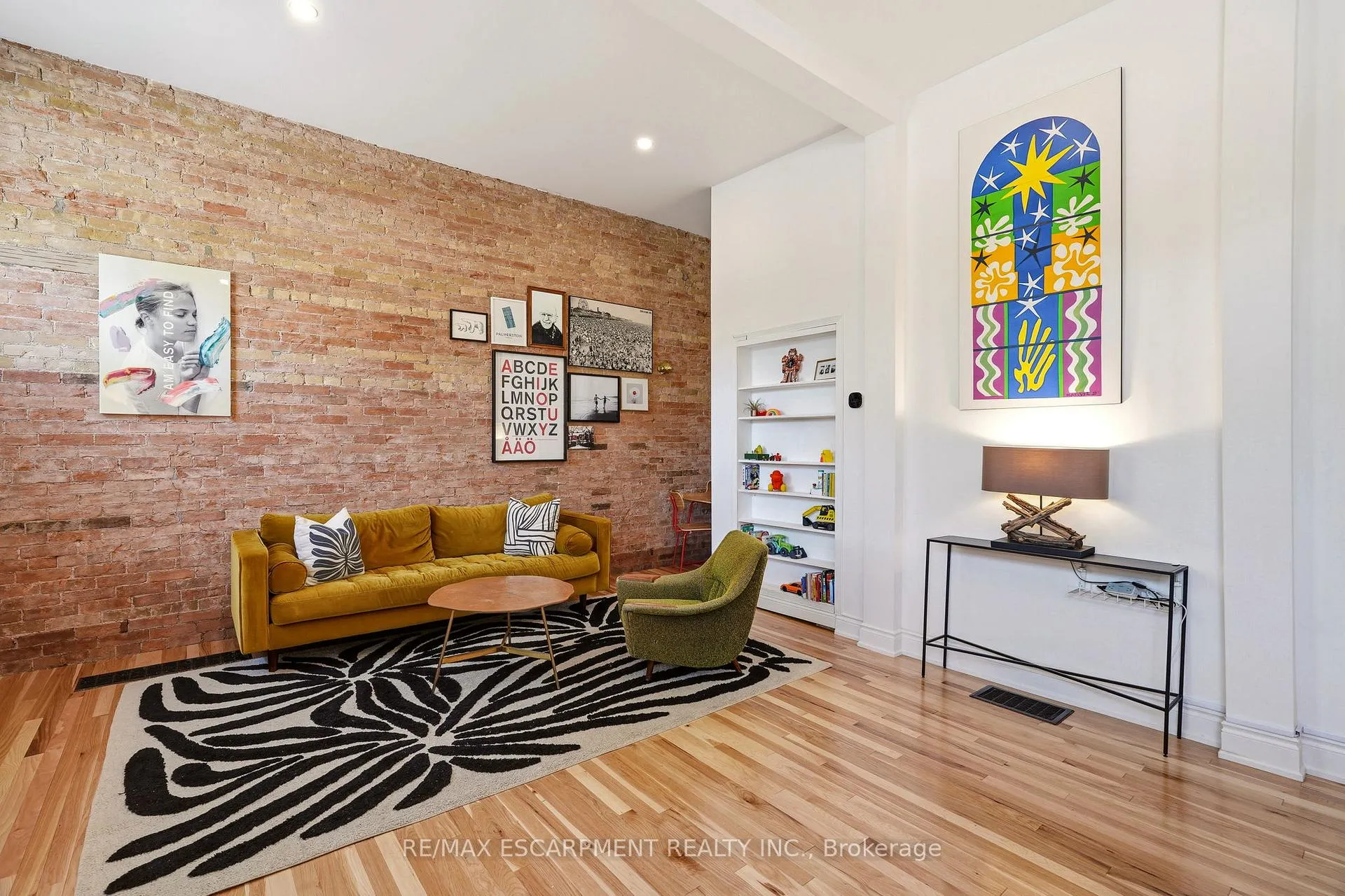Photo 8 of 16 Hatt Street, Hamilton, Dundas — HOMEH
