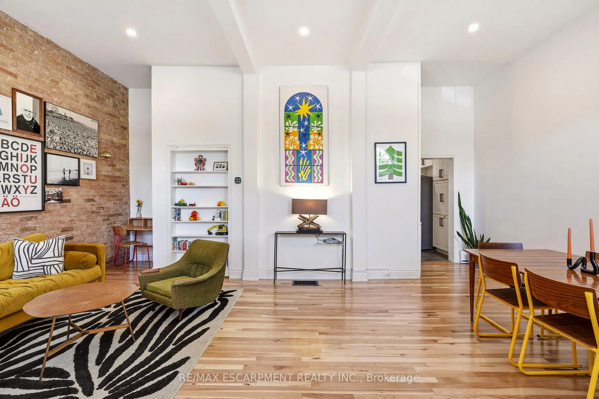 Photo 9 of 16 Hatt Street, Hamilton, Dundas — HOMEH