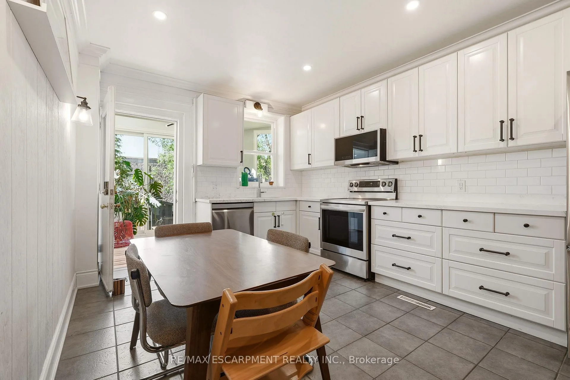 Photo 17 of 16 Hatt Street, Hamilton, Dundas — HOMEH
