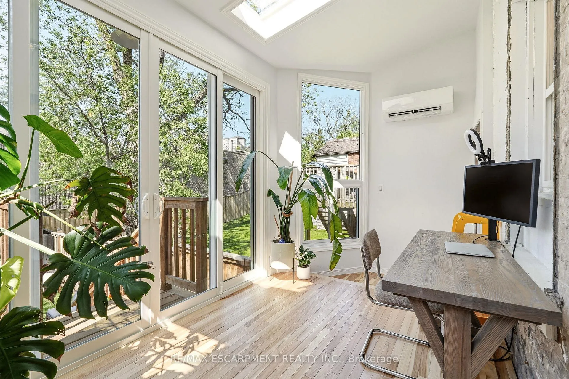 Photo 23 of 16 Hatt Street, Hamilton, Dundas — HOMEH