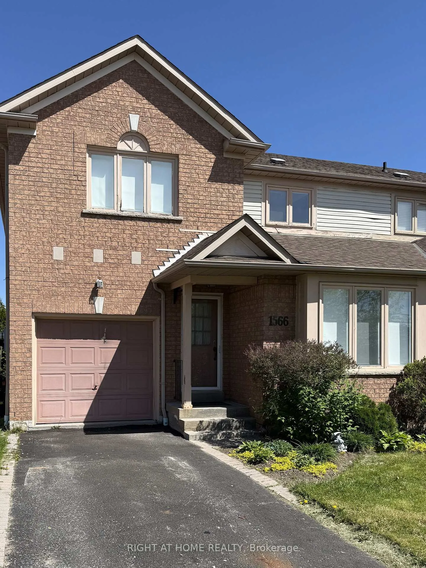 Photo 2 of 1566 Arcadia Square, Pickering, Amberlea — HOMEH