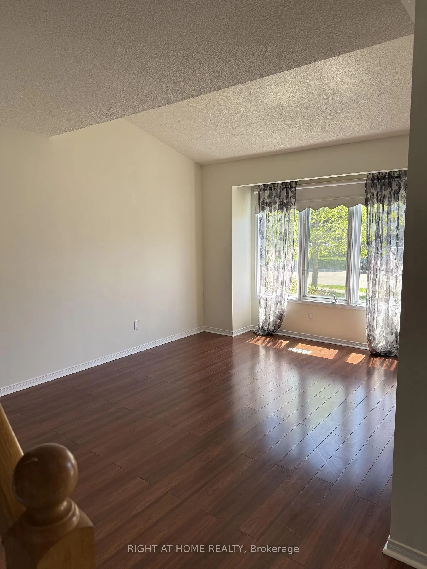 Photo 4 of 1566 Arcadia Square, Pickering, Amberlea — HOMEH