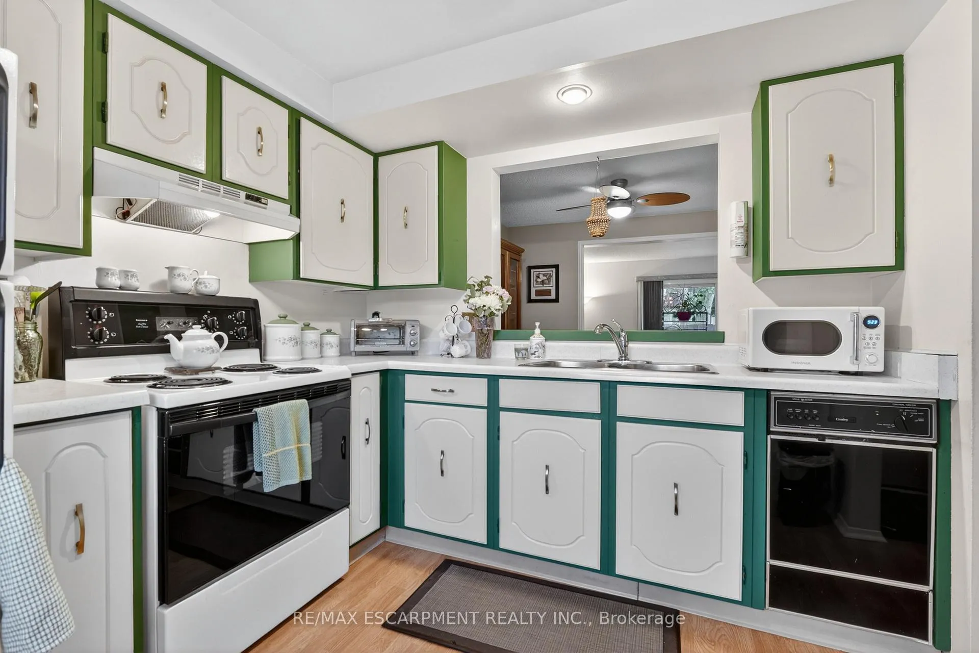 Photo 5 of Unit 17, 50 Lakeshore Road, St. Catharines, Lakeport — HOMEH