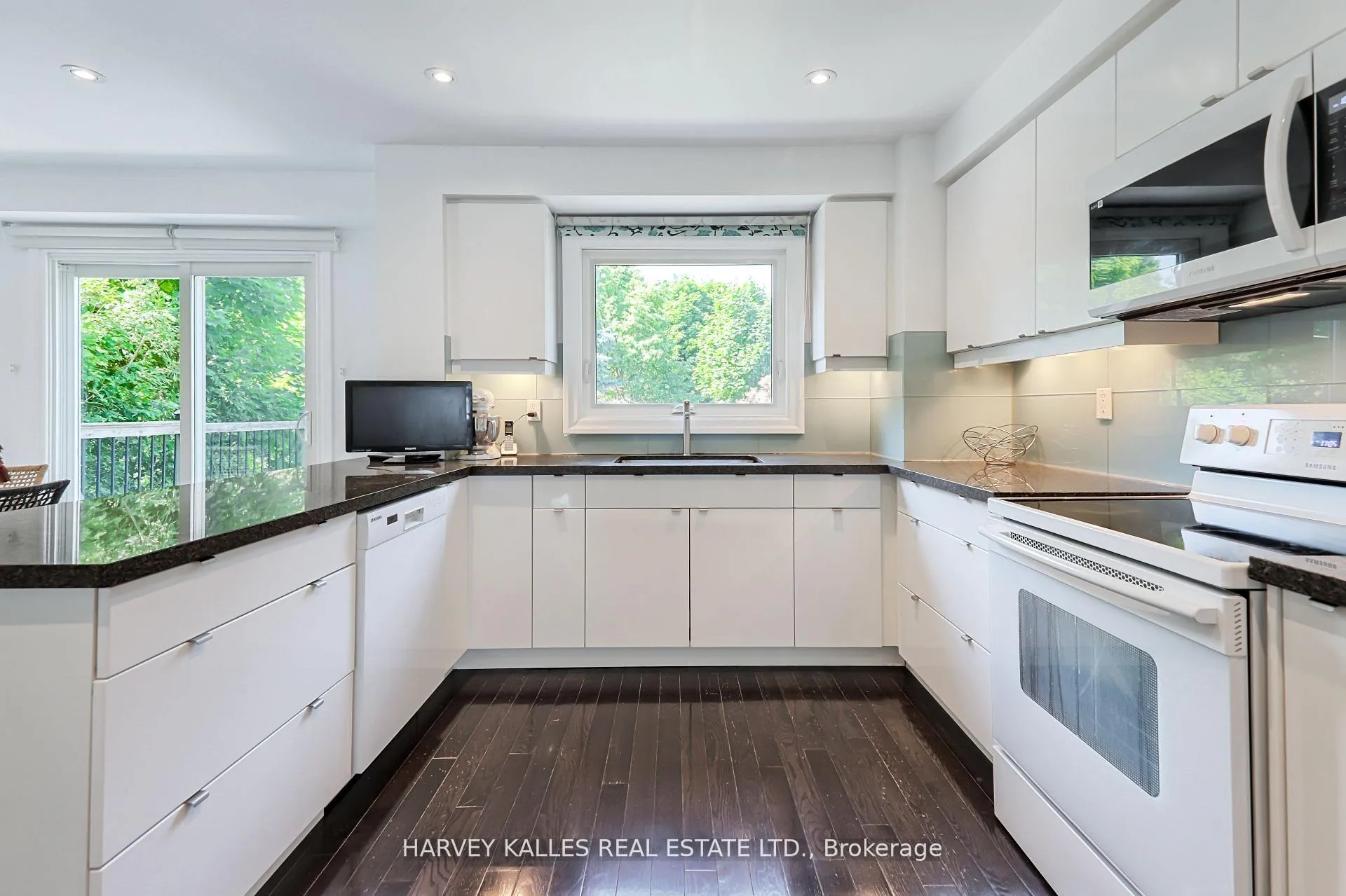 Photo 12 of 1050 Lindsay Drive, Oakville, Glen Abbey — HOMEH