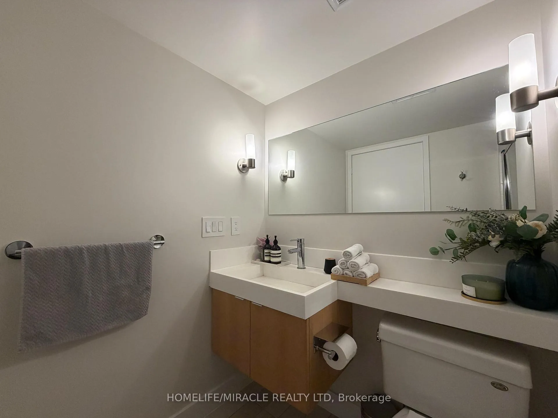 Photo 5 of Unit 2309, 25 Telegram Mews, Toronto, Waterfront Communities — HOMEH