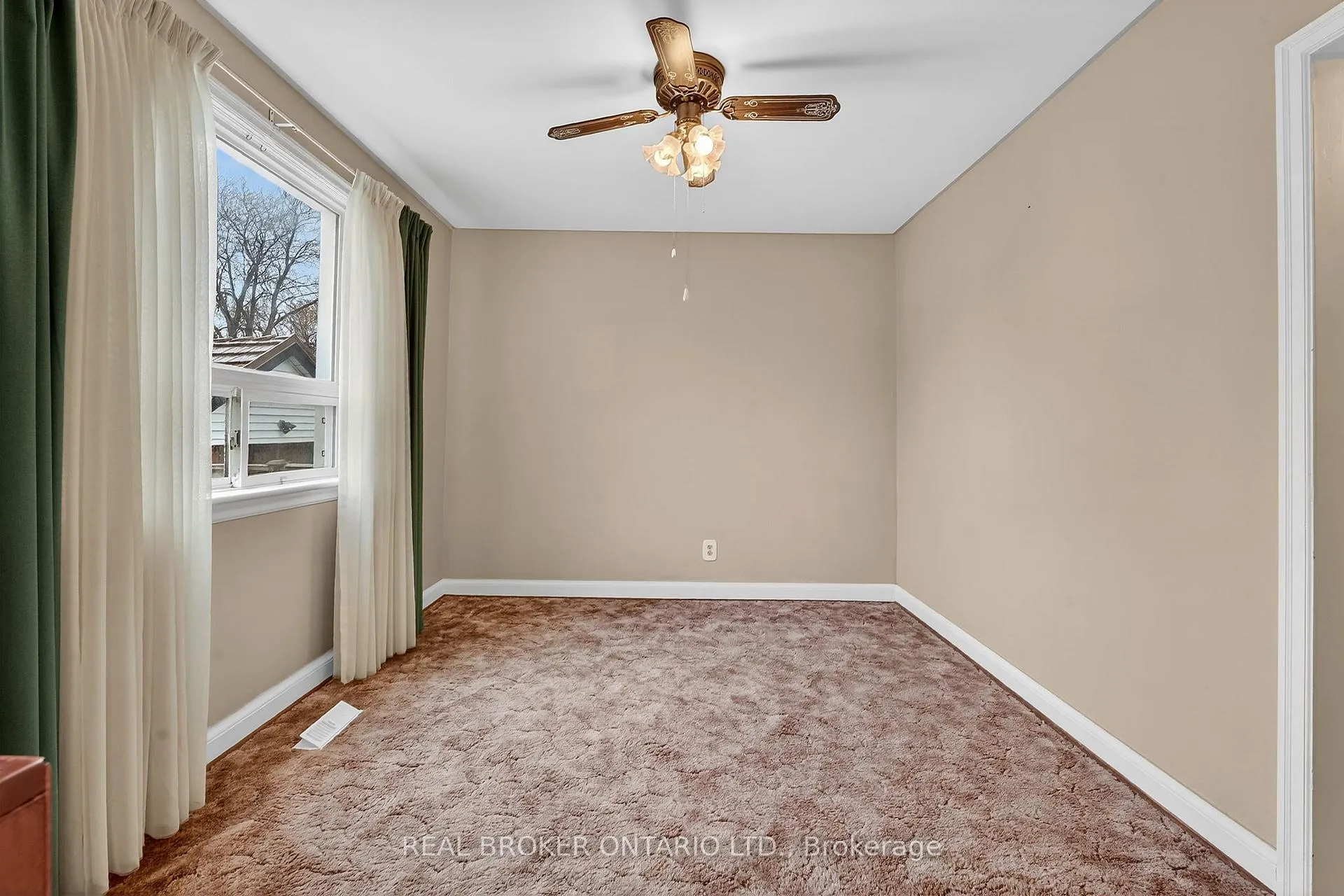 Photo 9 of 379 Talbot Street, Hamilton, McQuesten — HOMEH