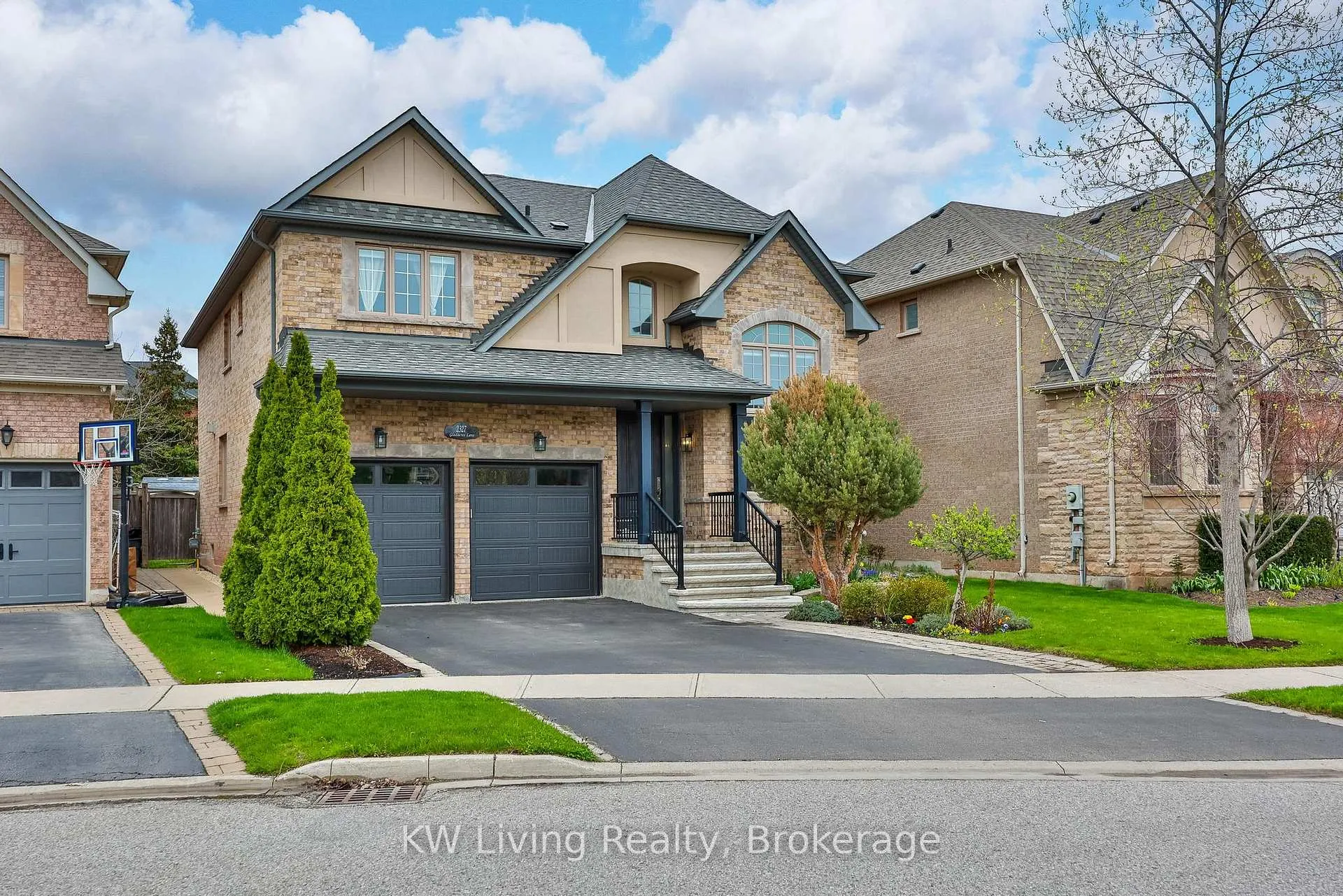 Photo 1 of 2327 Gladacres Lane E, Oakville, Westmount — HOMEH