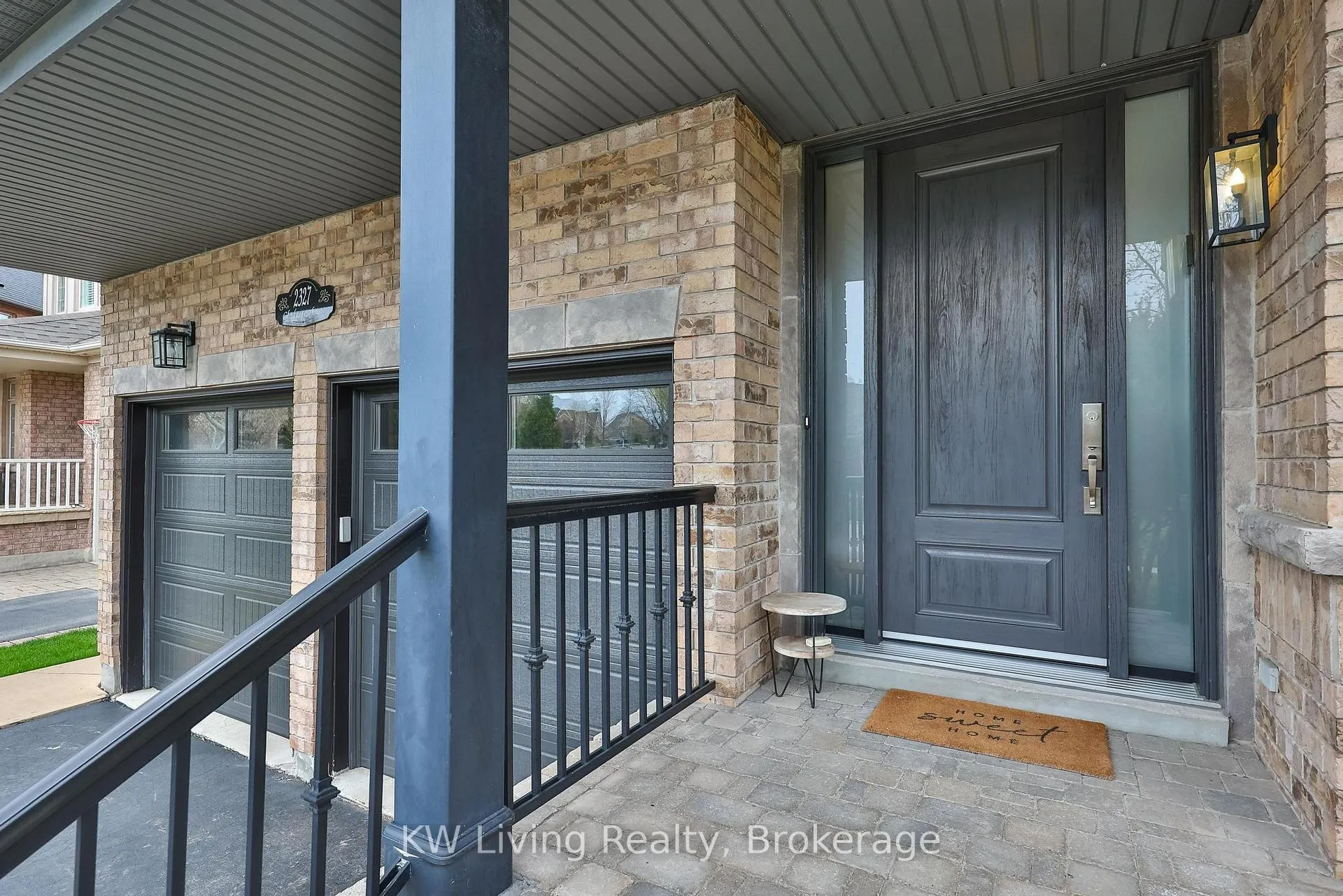 Photo 3 of 2327 Gladacres Lane E, Oakville, Westmount — HOMEH