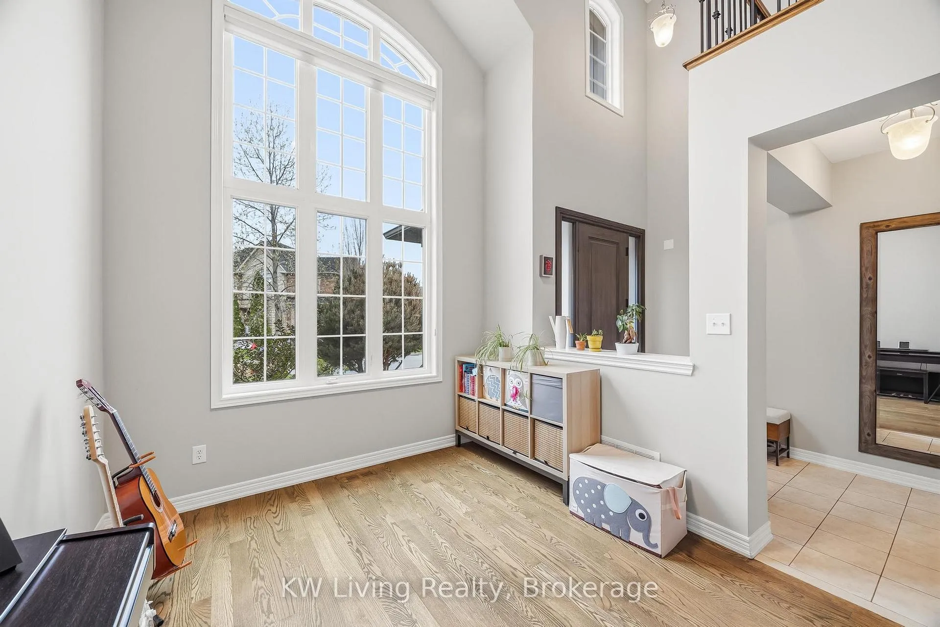 Photo 5 of 2327 Gladacres Lane E, Oakville, Westmount — HOMEH