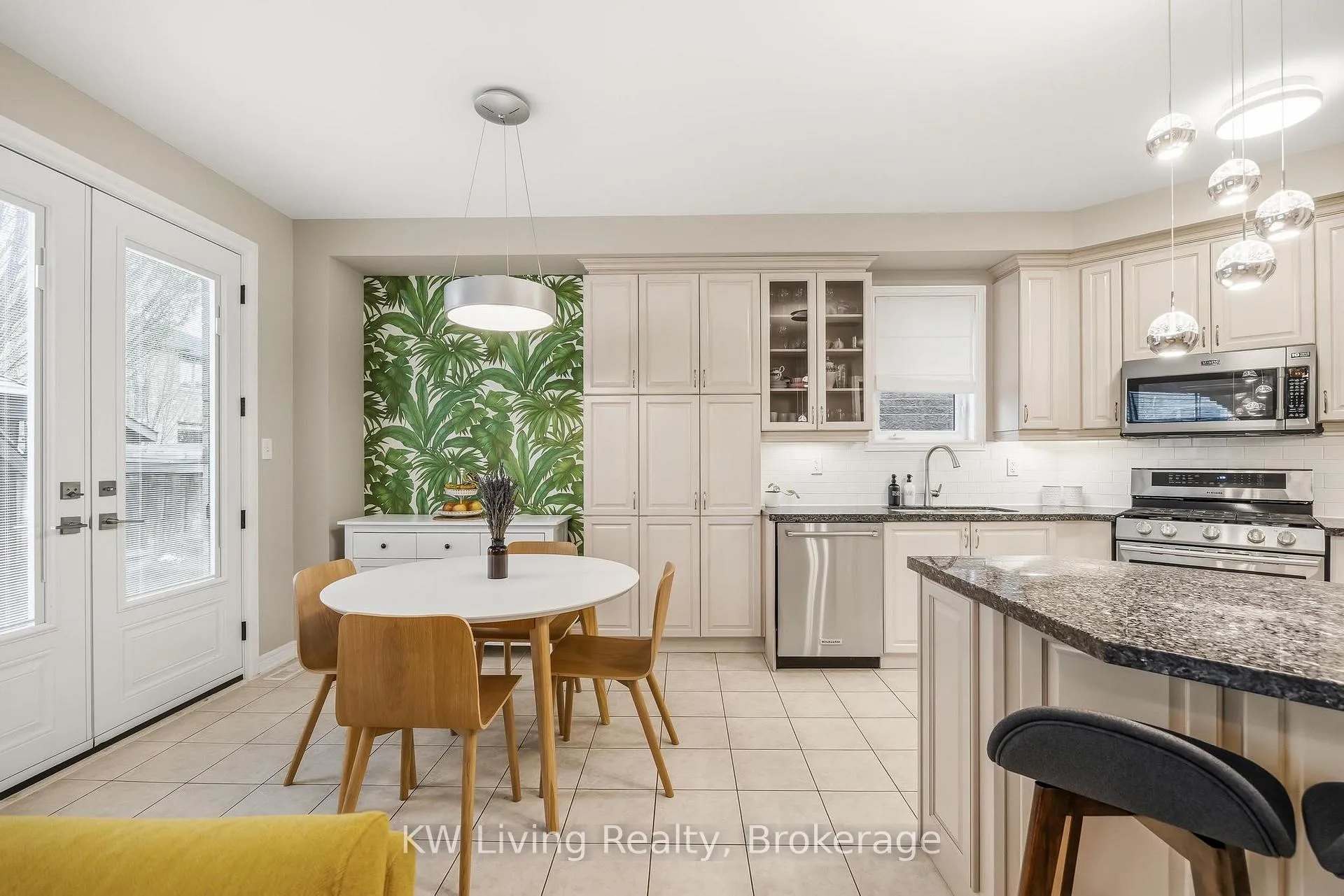 Photo 9 of 2327 Gladacres Lane E, Oakville, Westmount — HOMEH