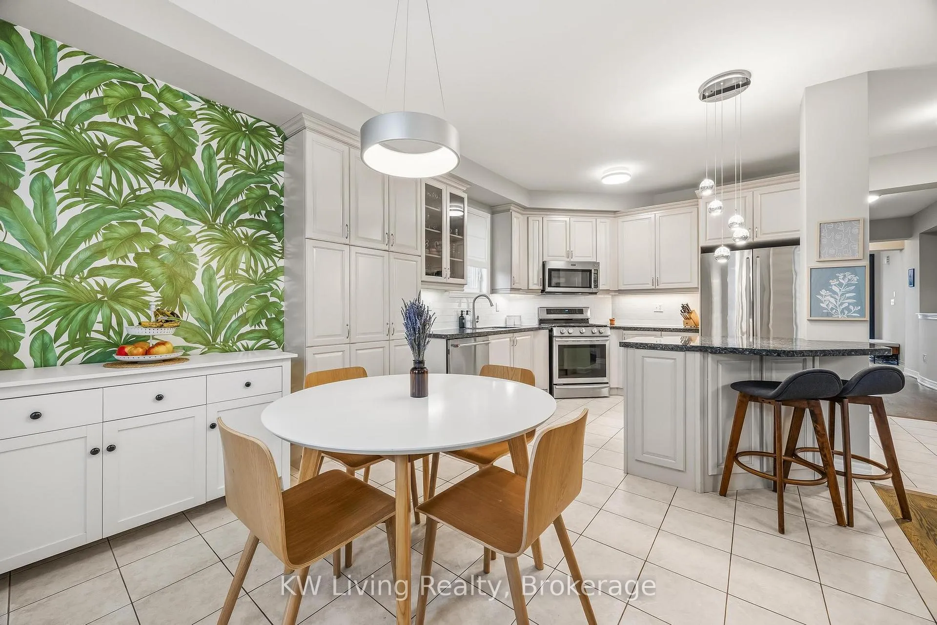 Photo 10 of 2327 Gladacres Lane E, Oakville, Westmount — HOMEH