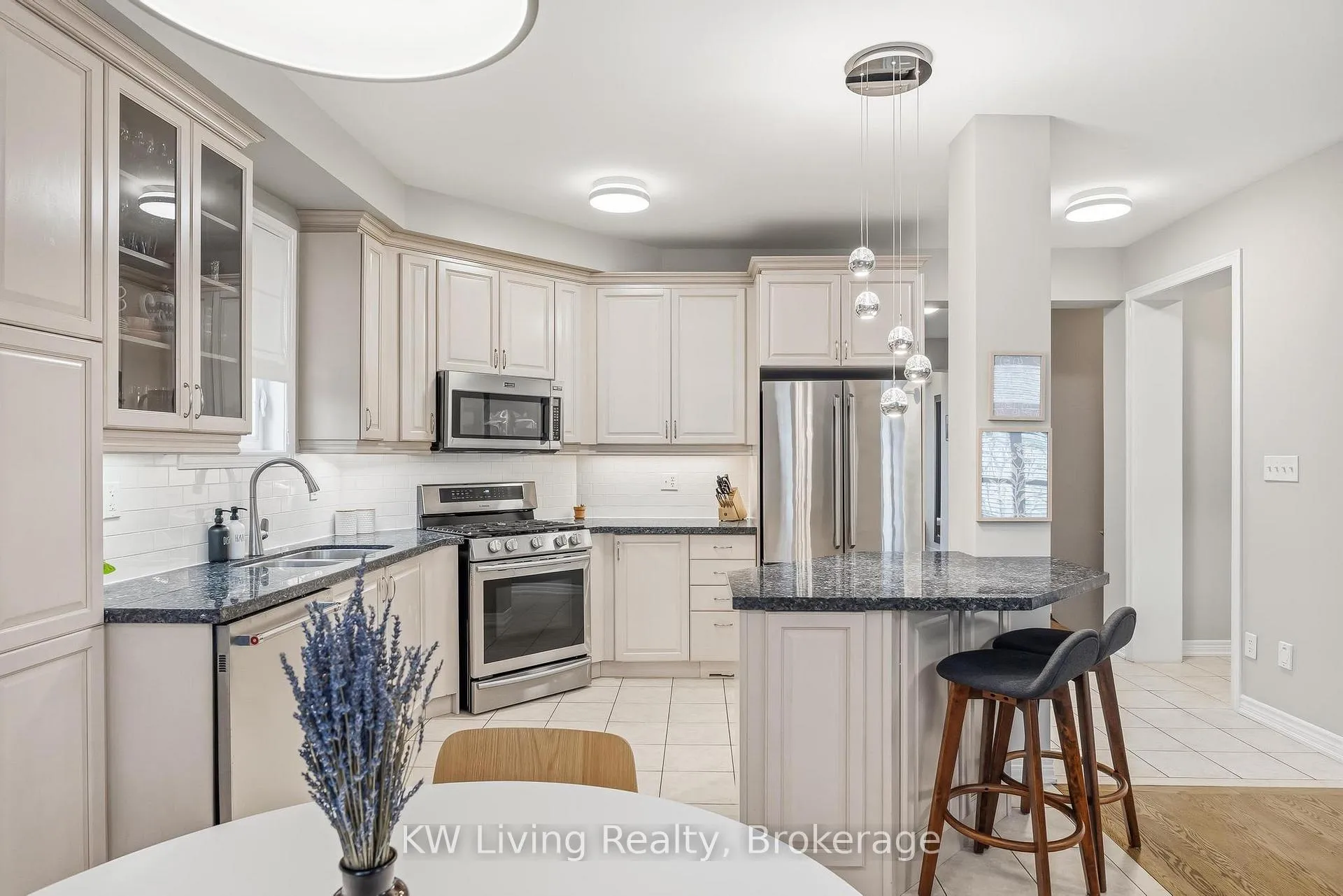 Photo 11 of 2327 Gladacres Lane E, Oakville, Westmount — HOMEH