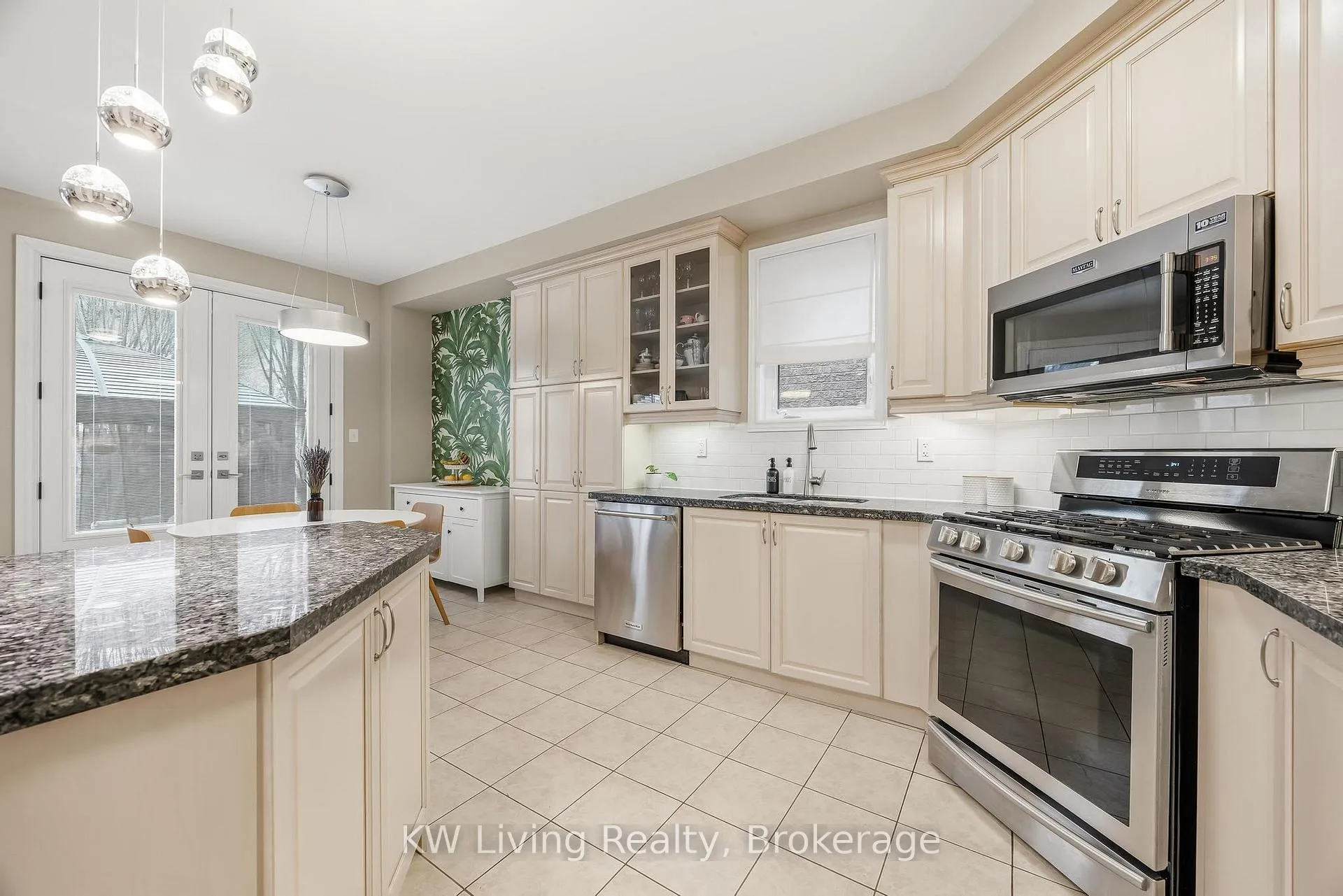Photo 13 of 2327 Gladacres Lane E, Oakville, Westmount — HOMEH