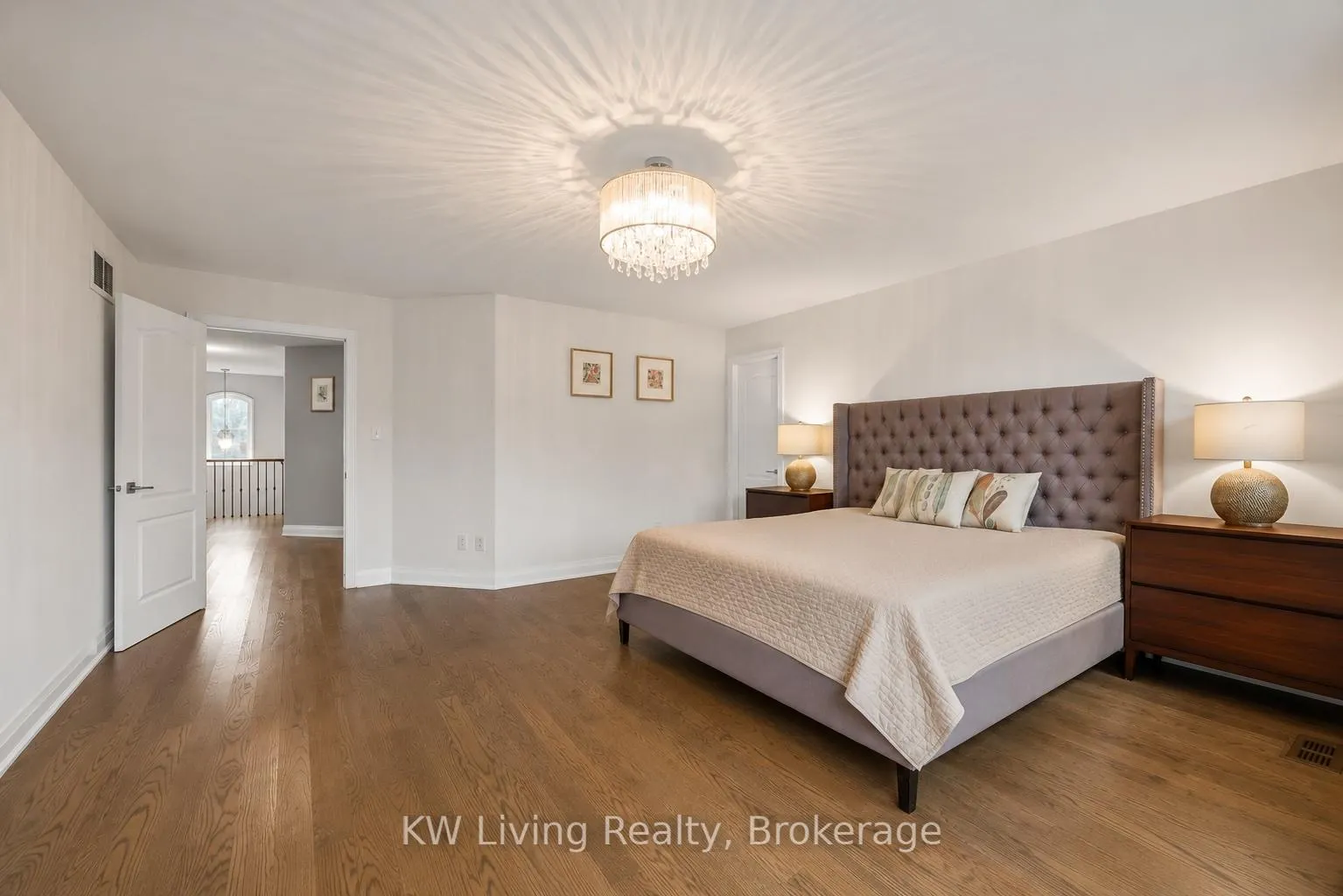 Photo 20 of 2327 Gladacres Lane E, Oakville, Westmount — HOMEH