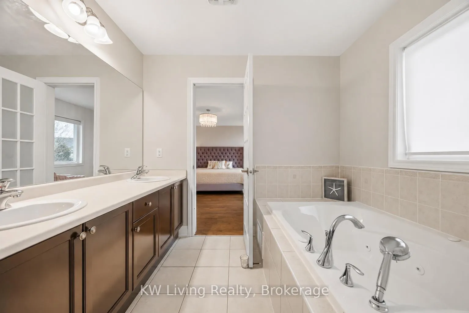 Photo 21 of 2327 Gladacres Lane E, Oakville, Westmount — HOMEH