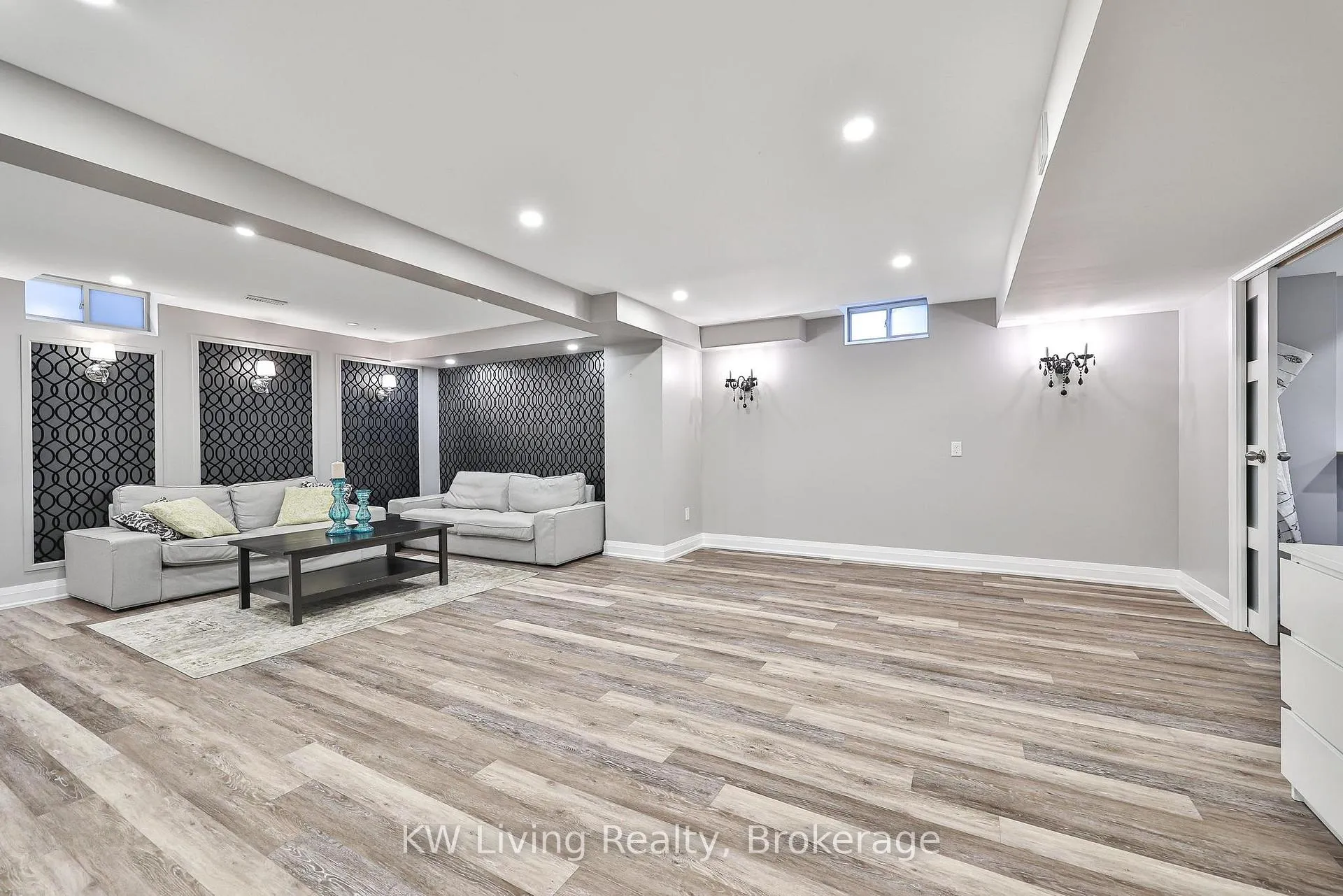Photo 25 of 2327 Gladacres Lane E, Oakville, Westmount — HOMEH