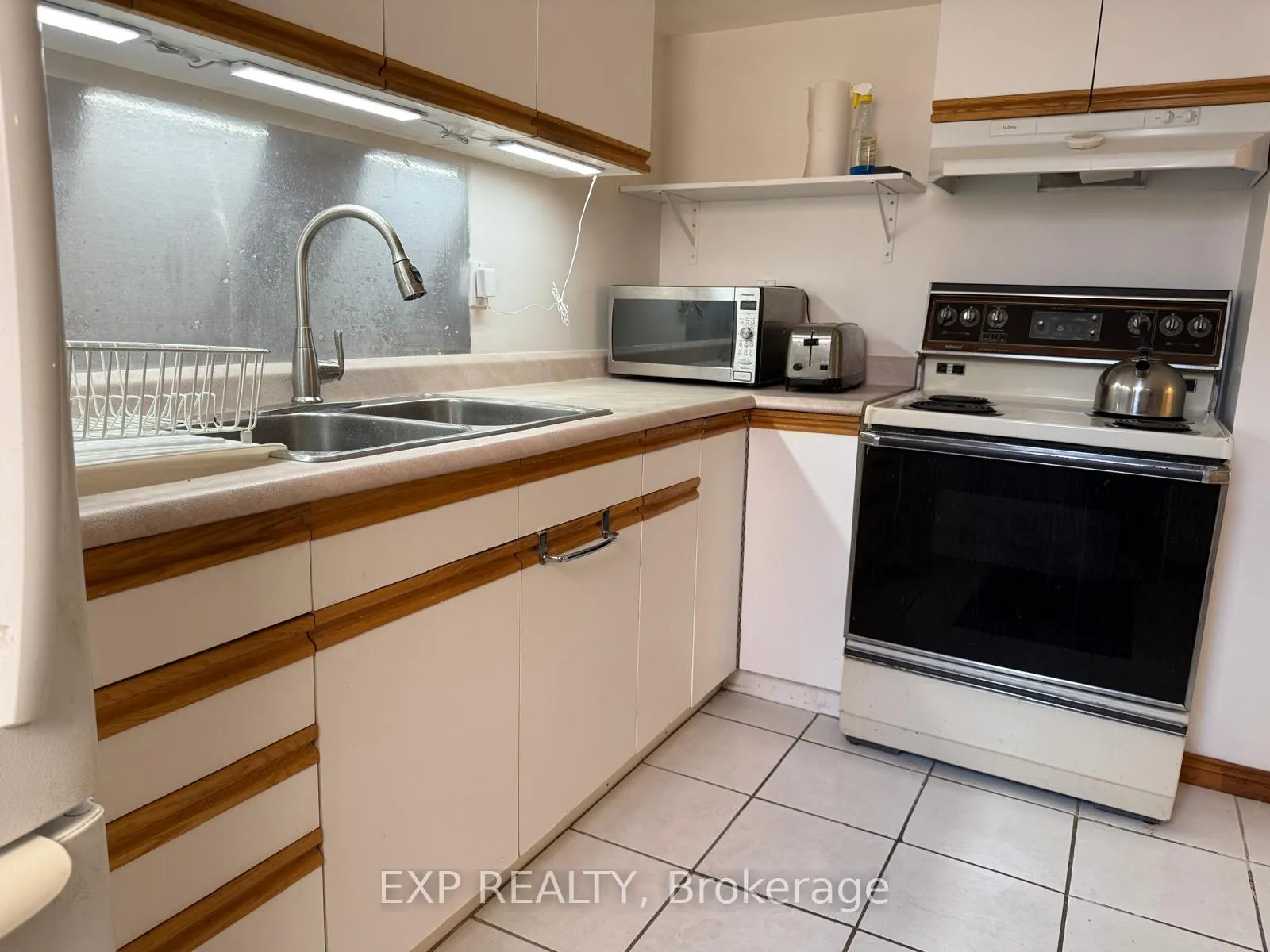Photo 9 of Unit Basement, 308 Evergreen Crescent, Oakville, Wedgewood Creek — HOMEH