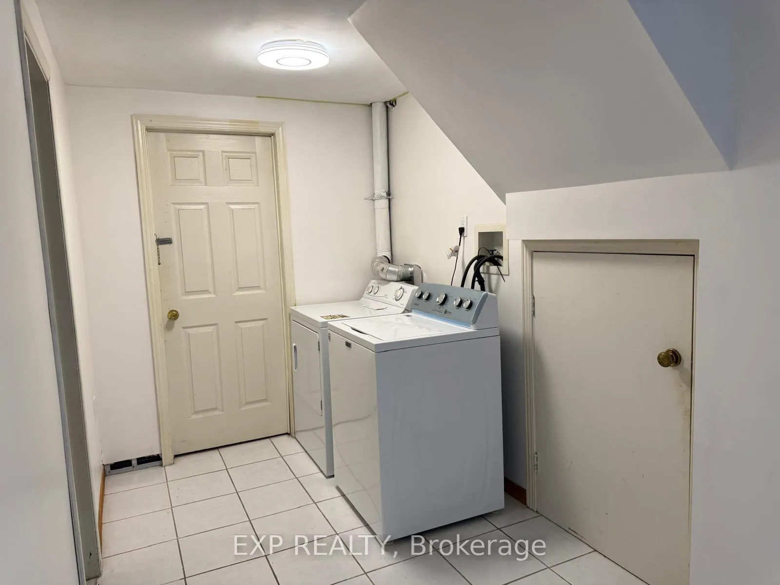 Photo 12 of Unit Basement, 308 Evergreen Crescent, Oakville, Wedgewood Creek — HOMEH