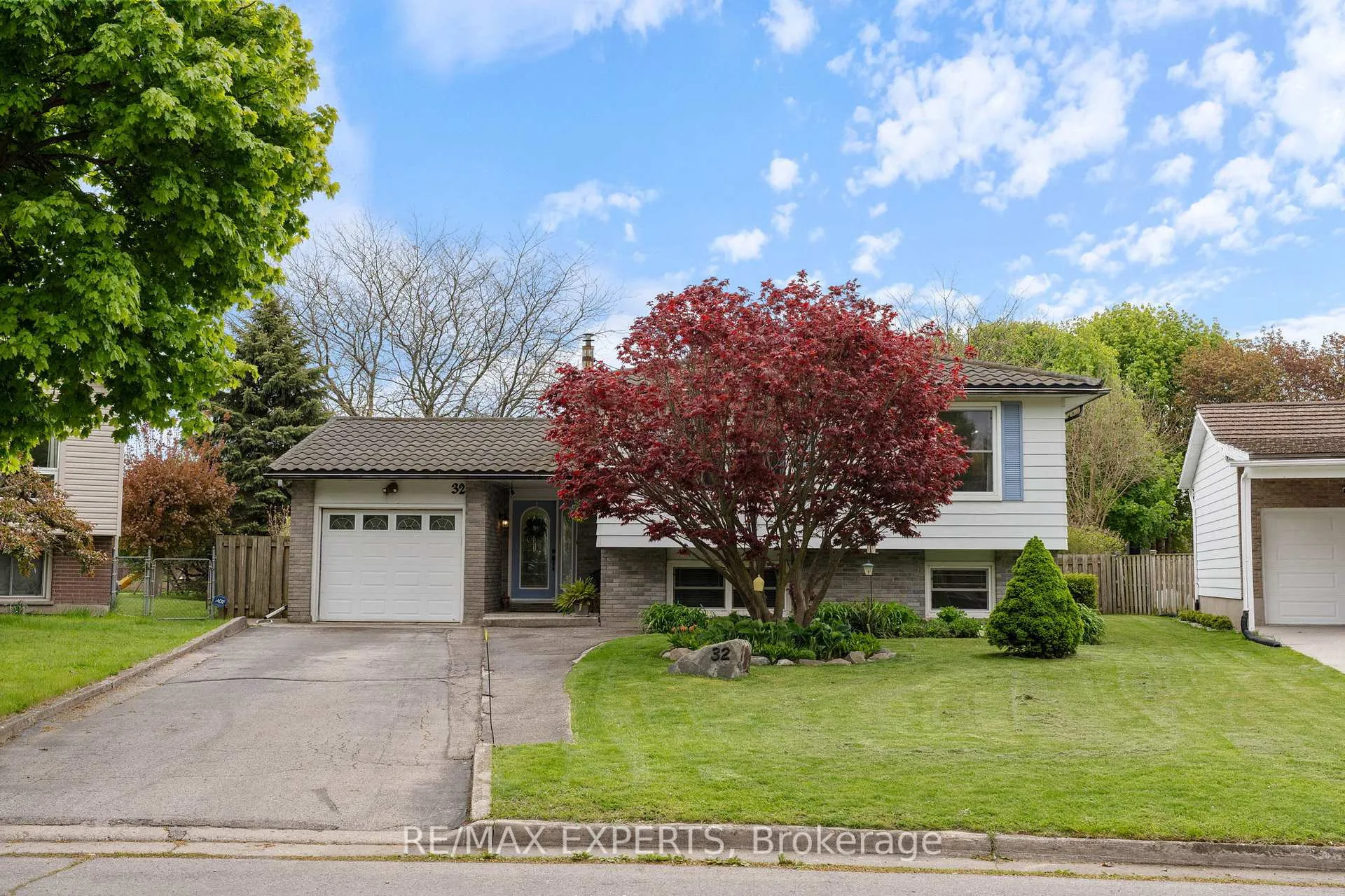 Photo 5 of 32 Crestlynn Crescent, Norfolk, Simcoe — HOMEH
