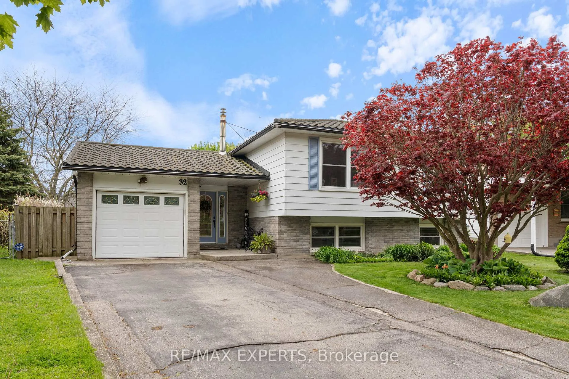 Photo 8 of 32 Crestlynn Crescent, Norfolk, Simcoe — HOMEH