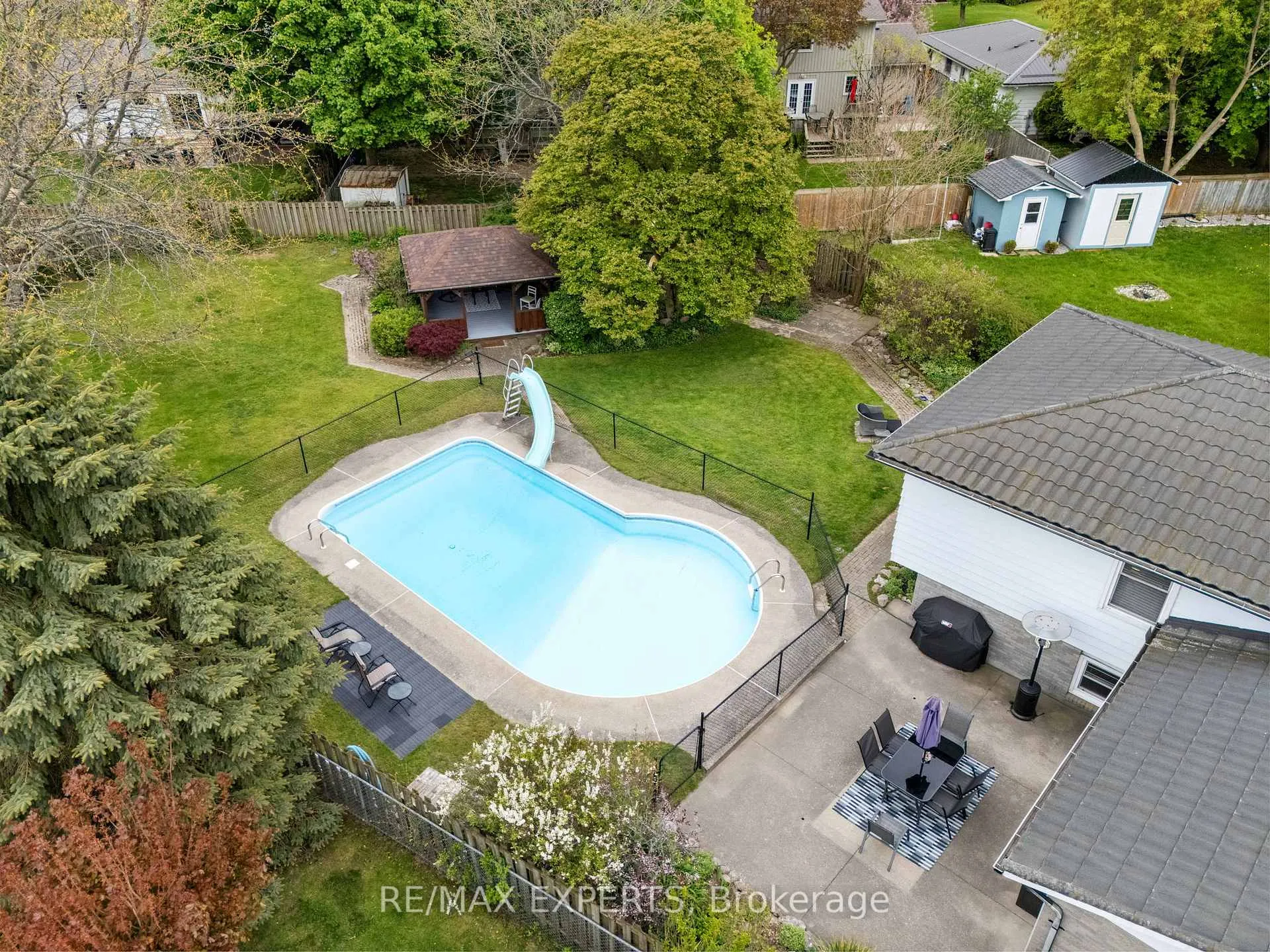 Photo 9 of 32 Crestlynn Crescent, Norfolk, Simcoe — HOMEH